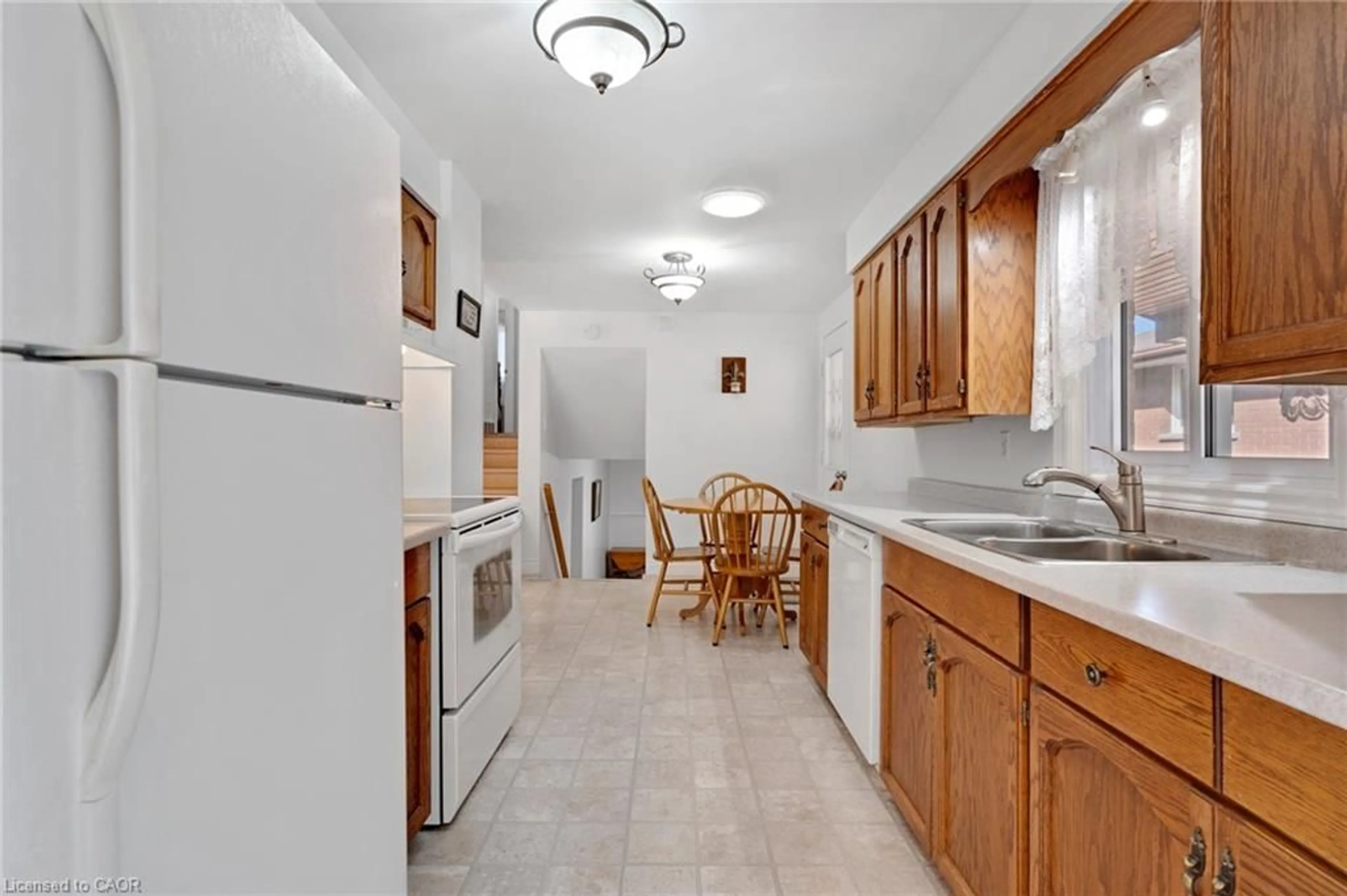 Standard kitchen, ceramic/tile floor for 42 Parker Dr, Cambridge Ontario N1R 7S2
