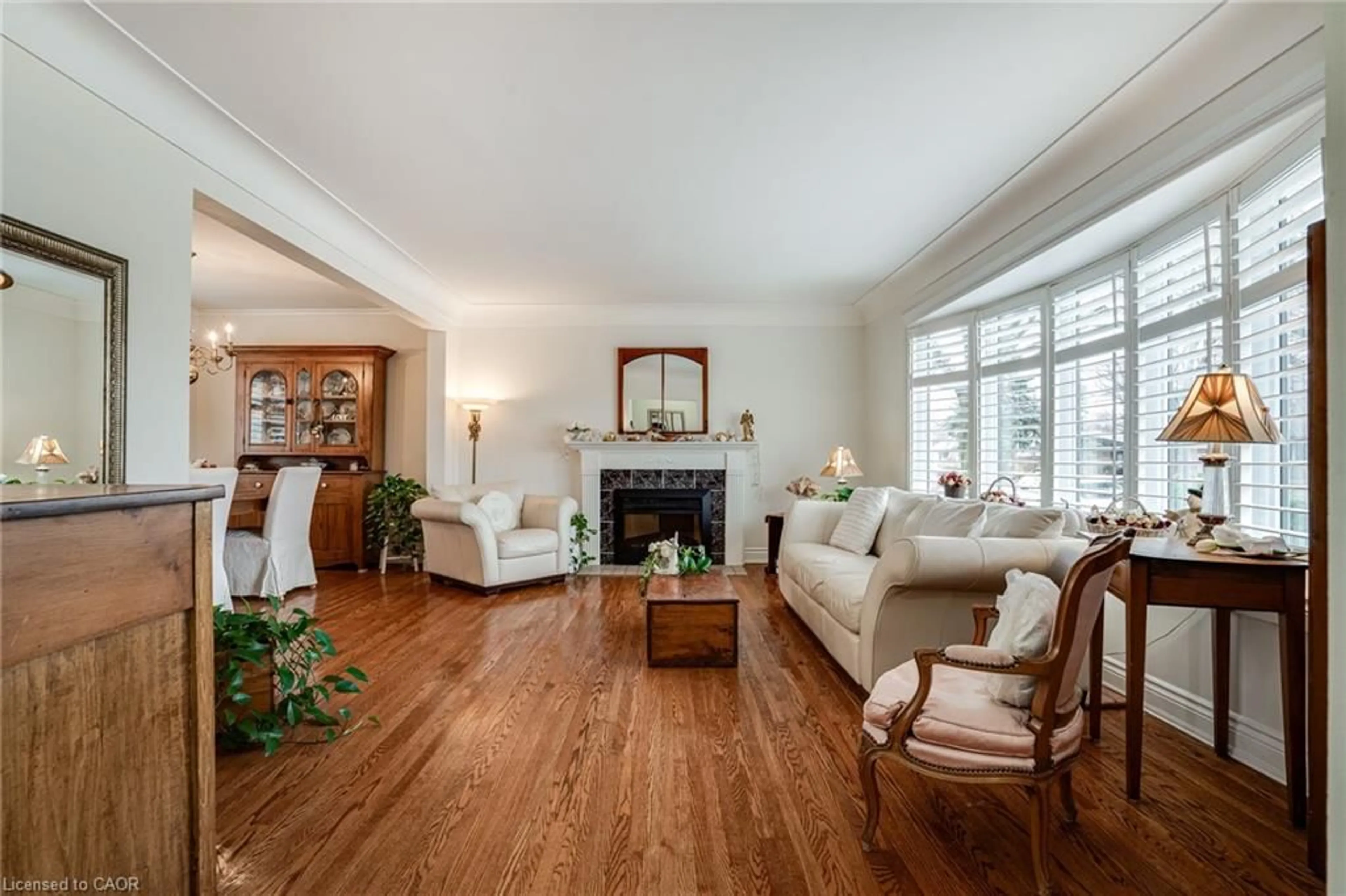 Living room with furniture, wood/laminate floor for 50 Edgewood Ave, Hamilton Ontario L8T 1K1