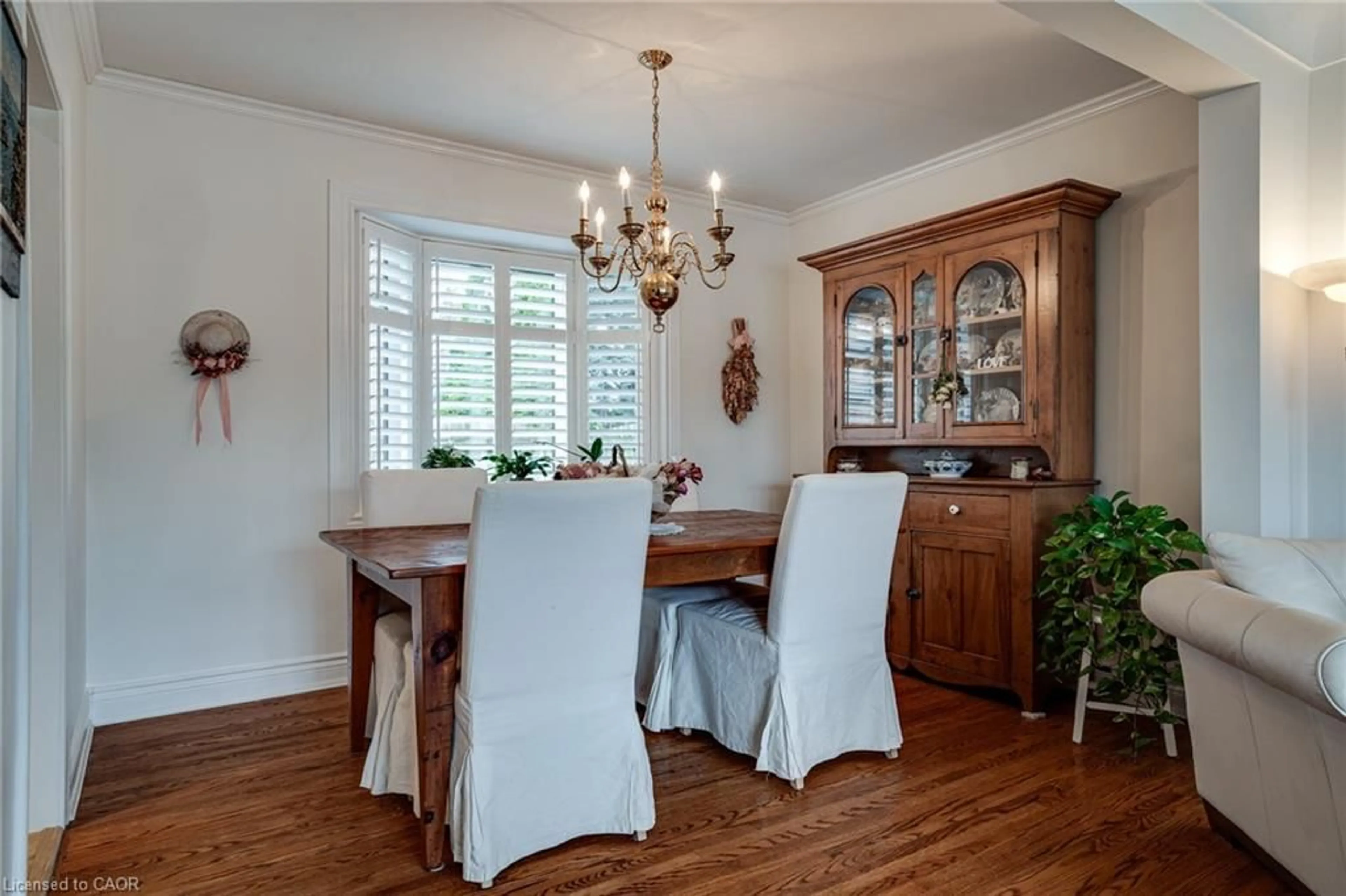 Dining room, wood/laminate floor for 50 Edgewood Ave, Hamilton Ontario L8T 1K1