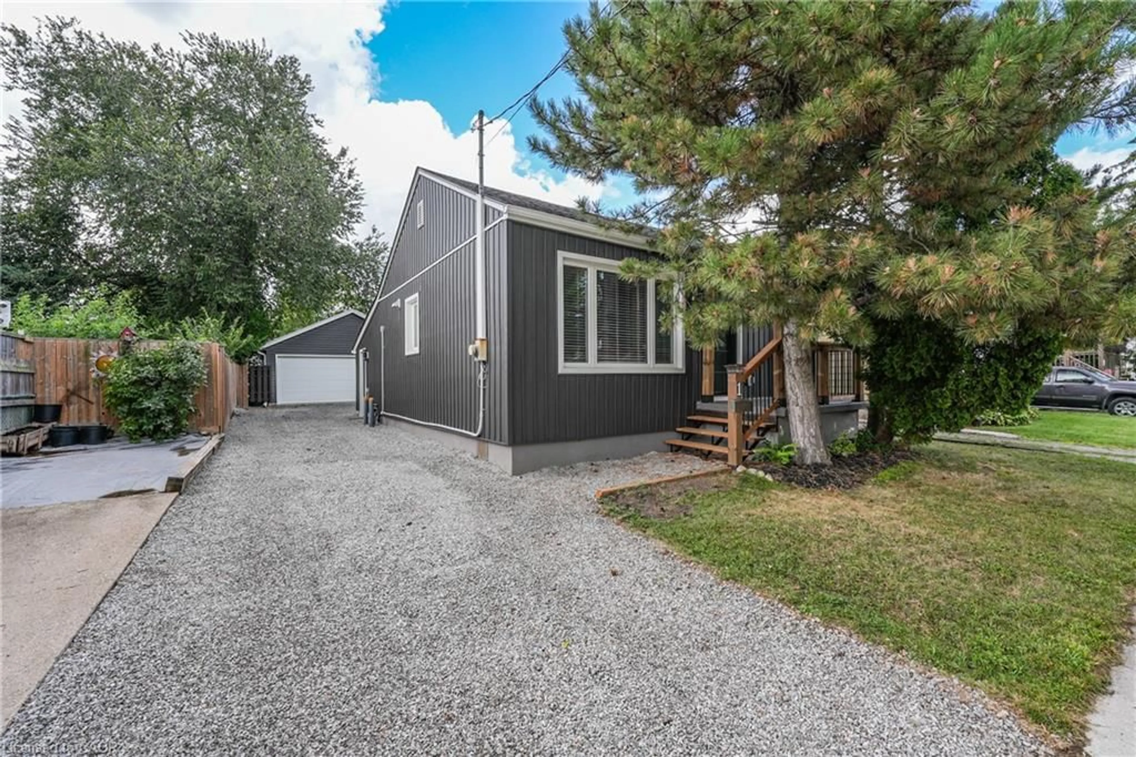 Unknown for 1 Waverley Rd, St. Catharines Ontario L2M 5T5