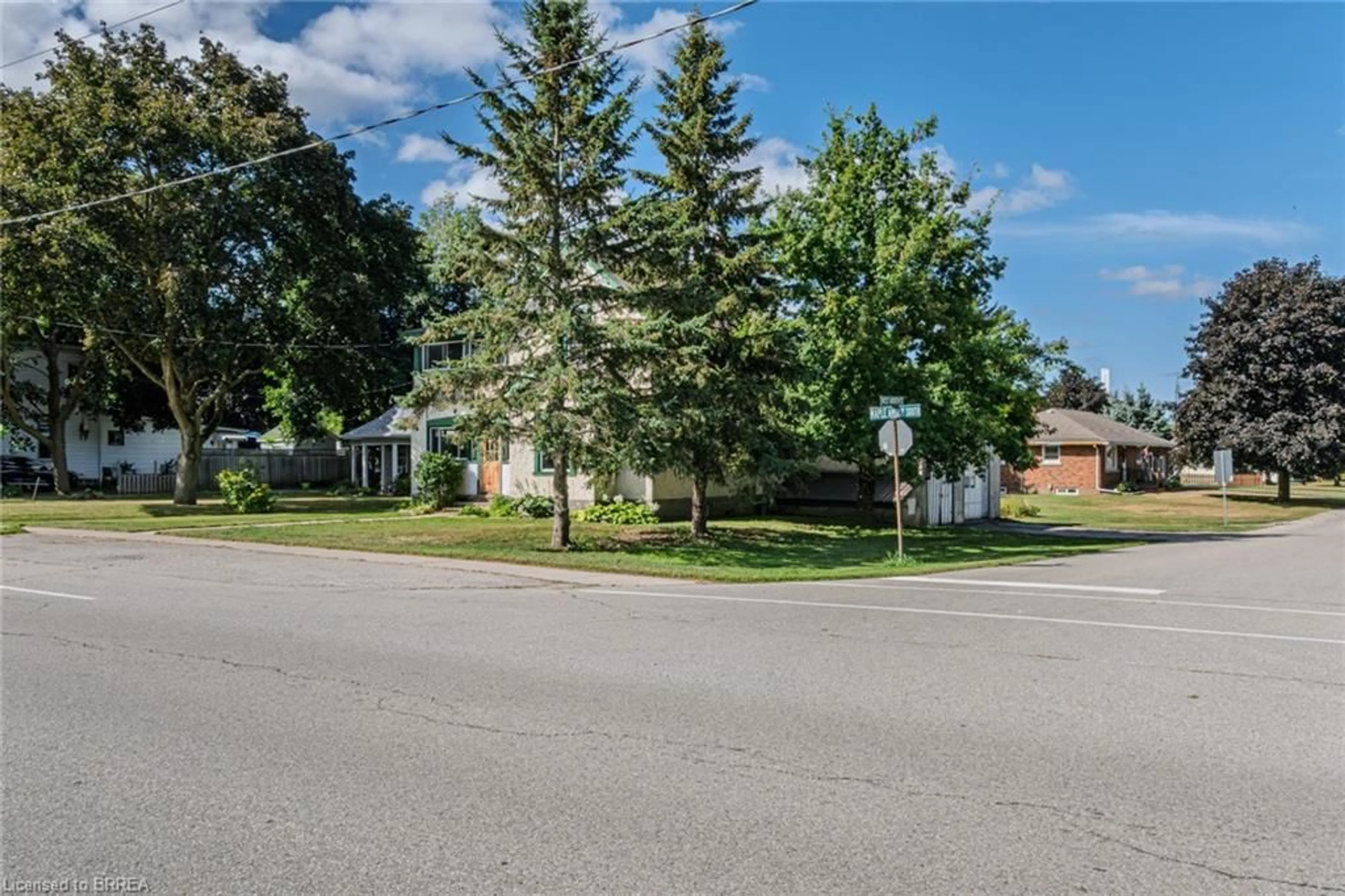 A pic from outside/outdoor area/front of a property/back of a property/a pic from drone, street for 405 Maple Ave, Burford Ontario N0E 1A0