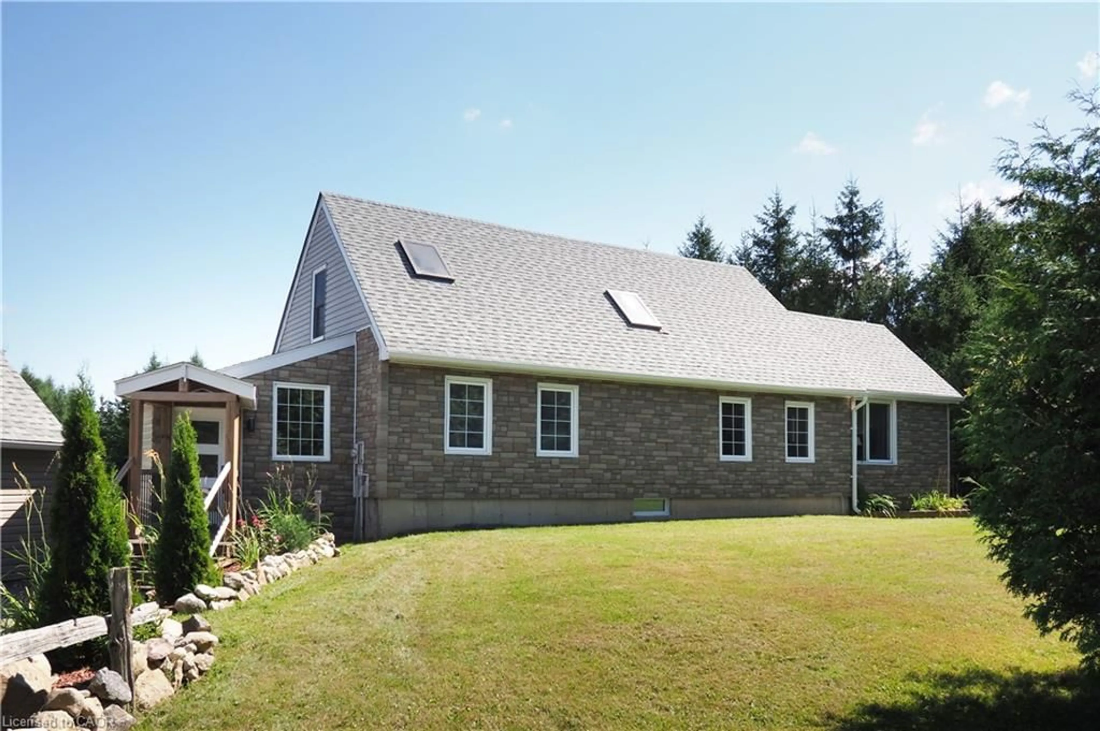 Home with brick exterior material, building for 7201 Highway 6, Arthur Ontario N0G 1A0