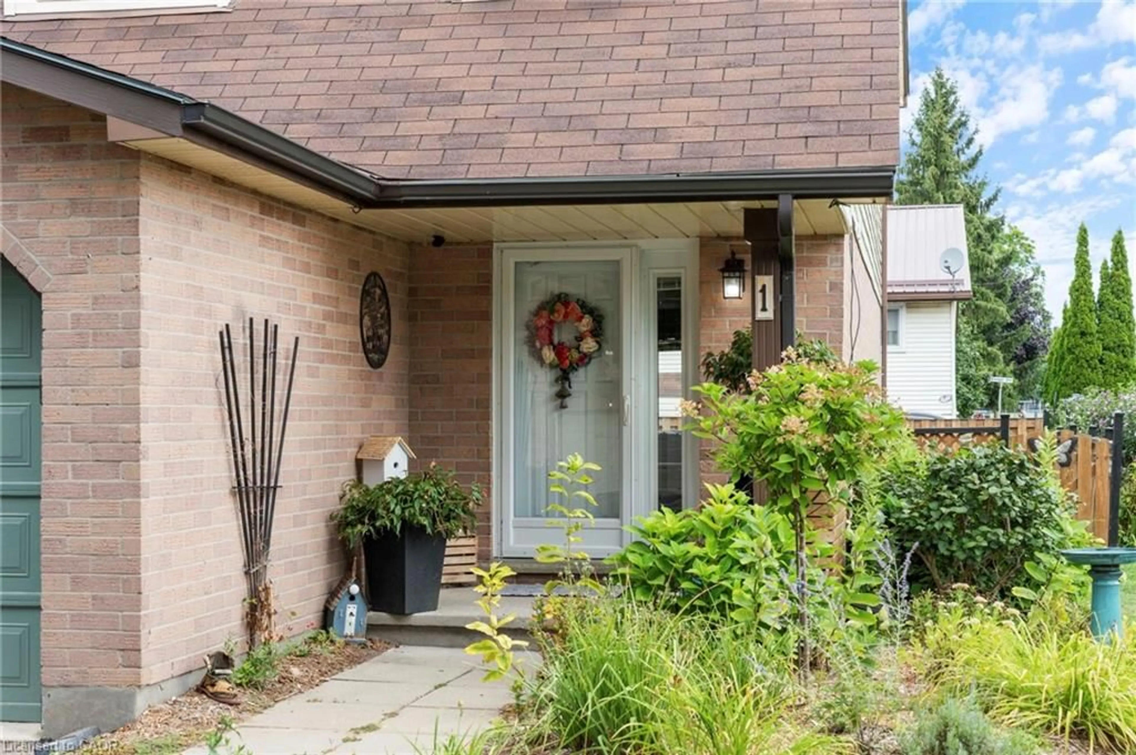 Unknown for 1 Freeman Cres, Simcoe Ontario N3Y 5J9