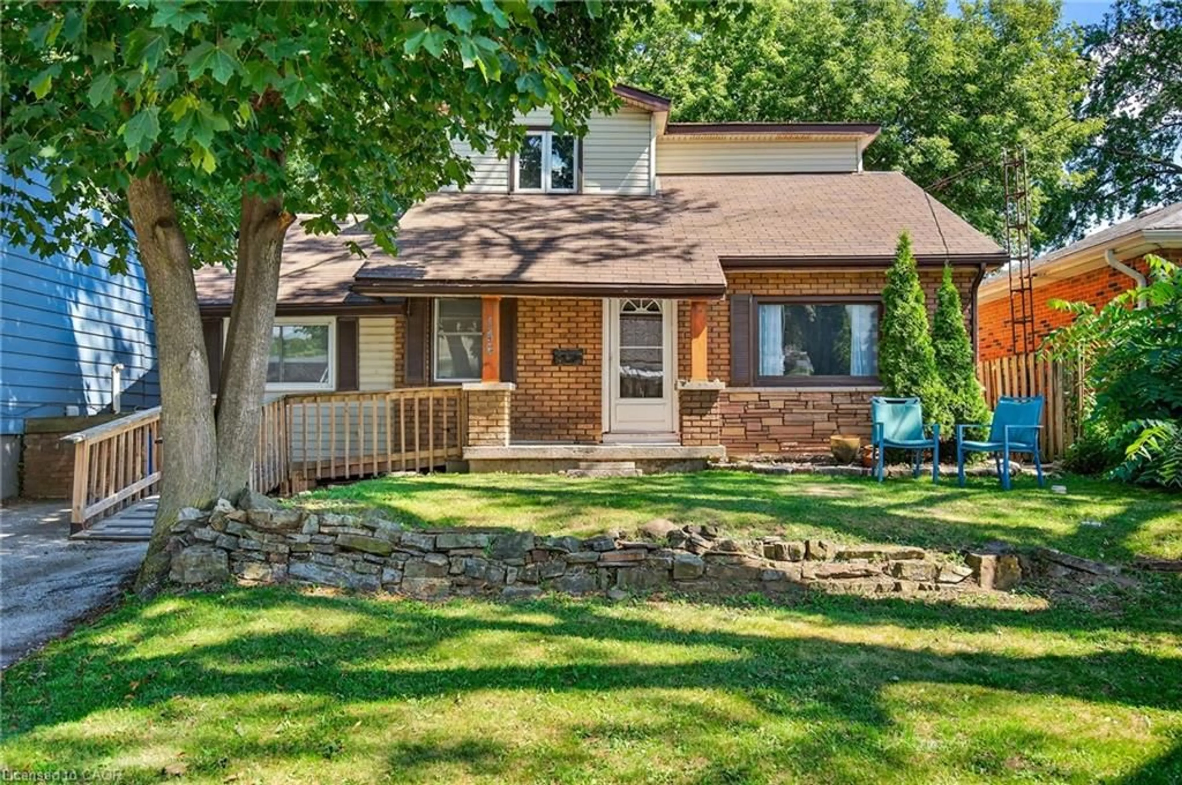 Home with vinyl exterior material, street for 146 Normanhurst Ave, Hamilton Ontario L8H 5M8