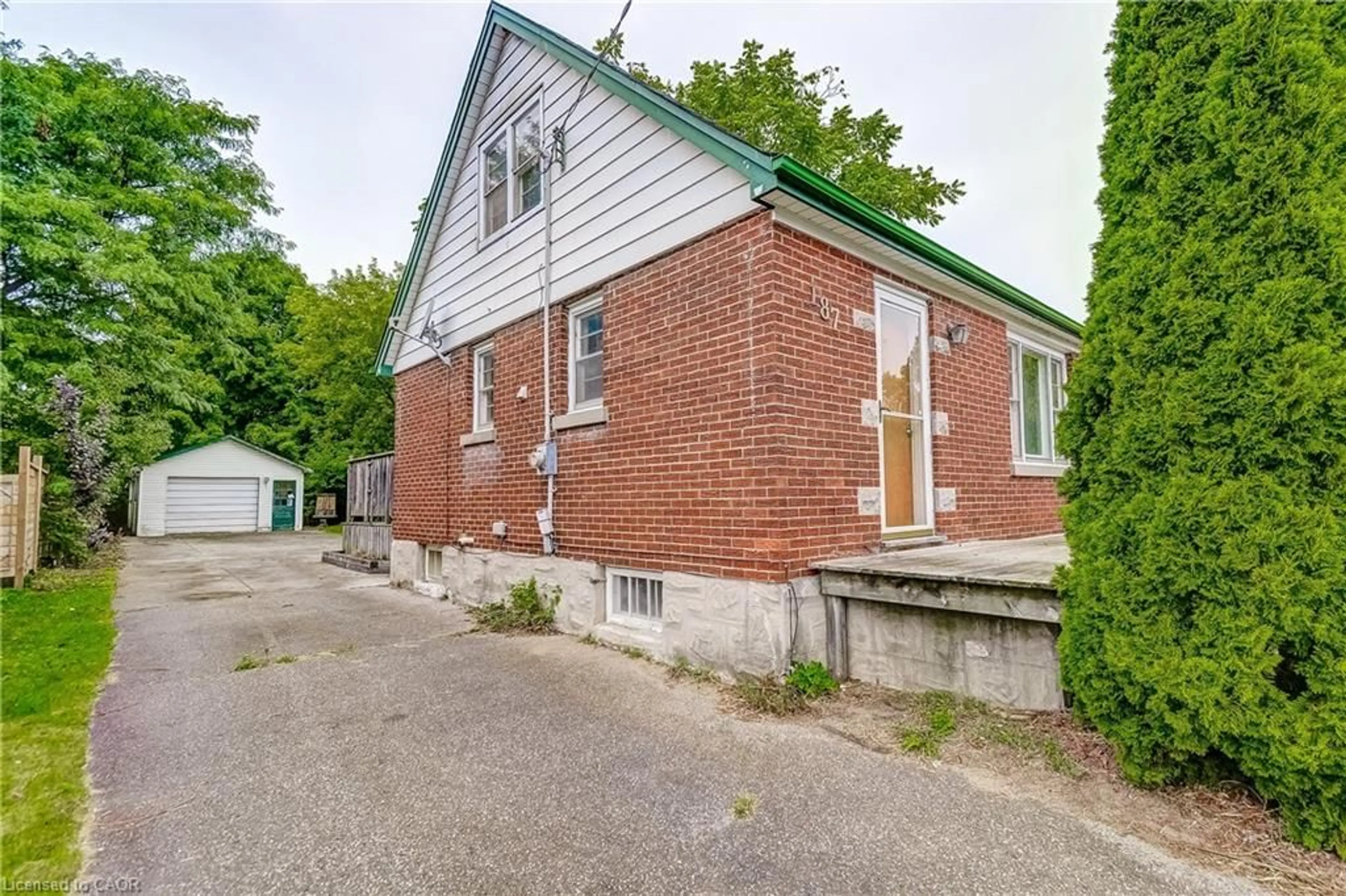 Home with brick exterior material, building for 187 Edwin St, Kitchener Ontario N2H 4P1