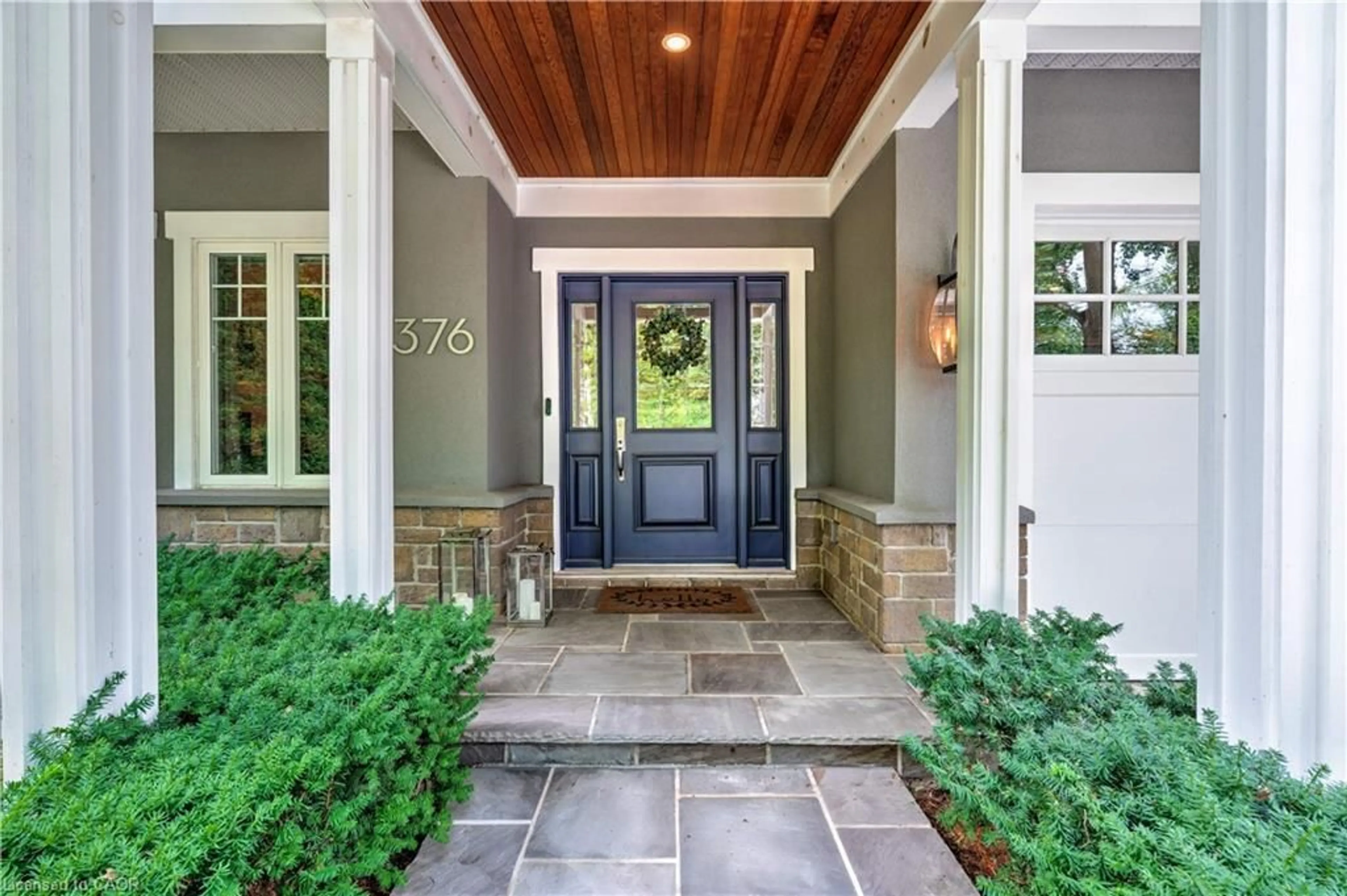 Indoor entryway for 376 Watson Ave, Oakville Ontario L6J 3V8