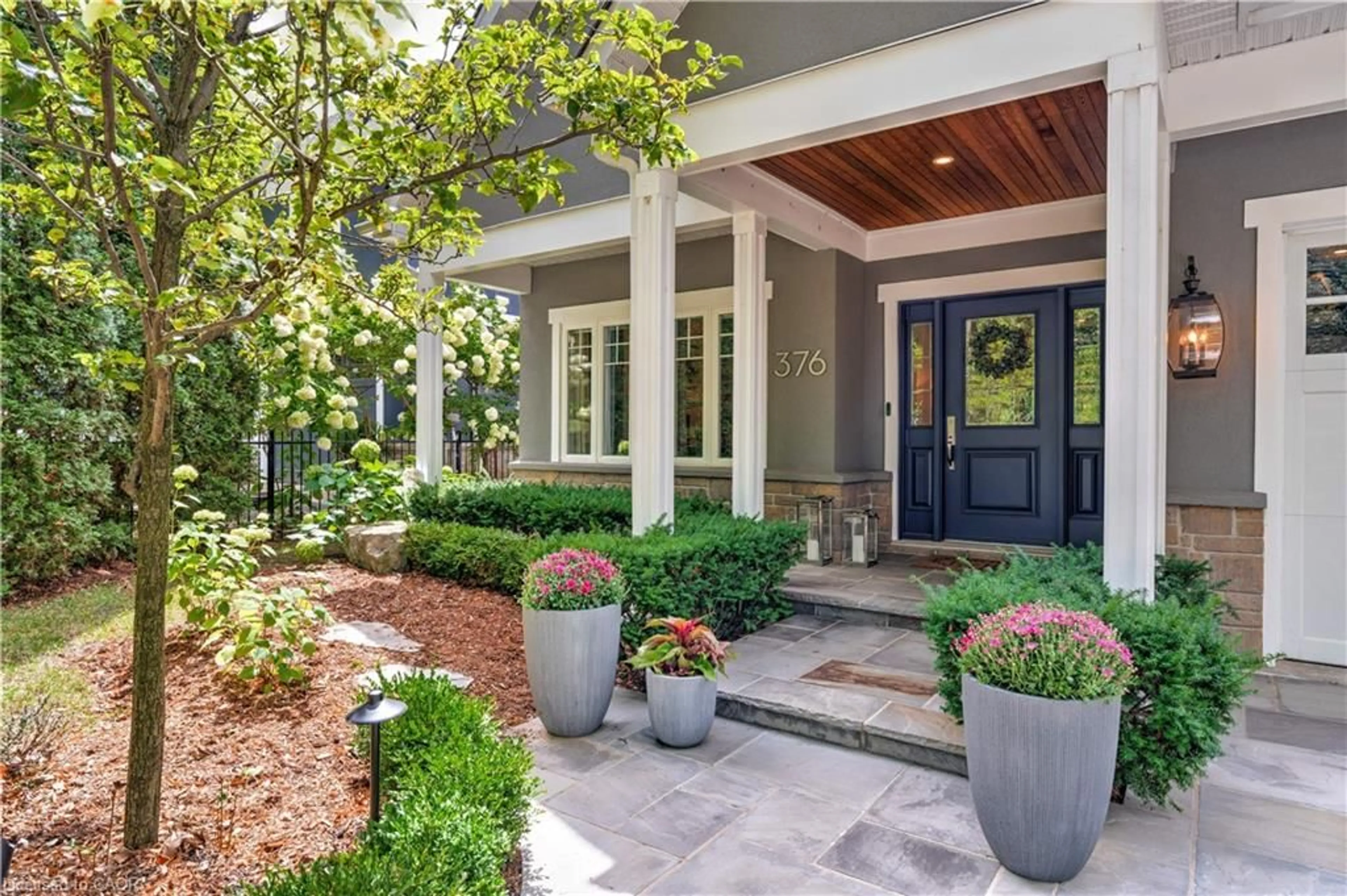 Indoor entryway for 376 Watson Ave, Oakville Ontario L6J 3V8