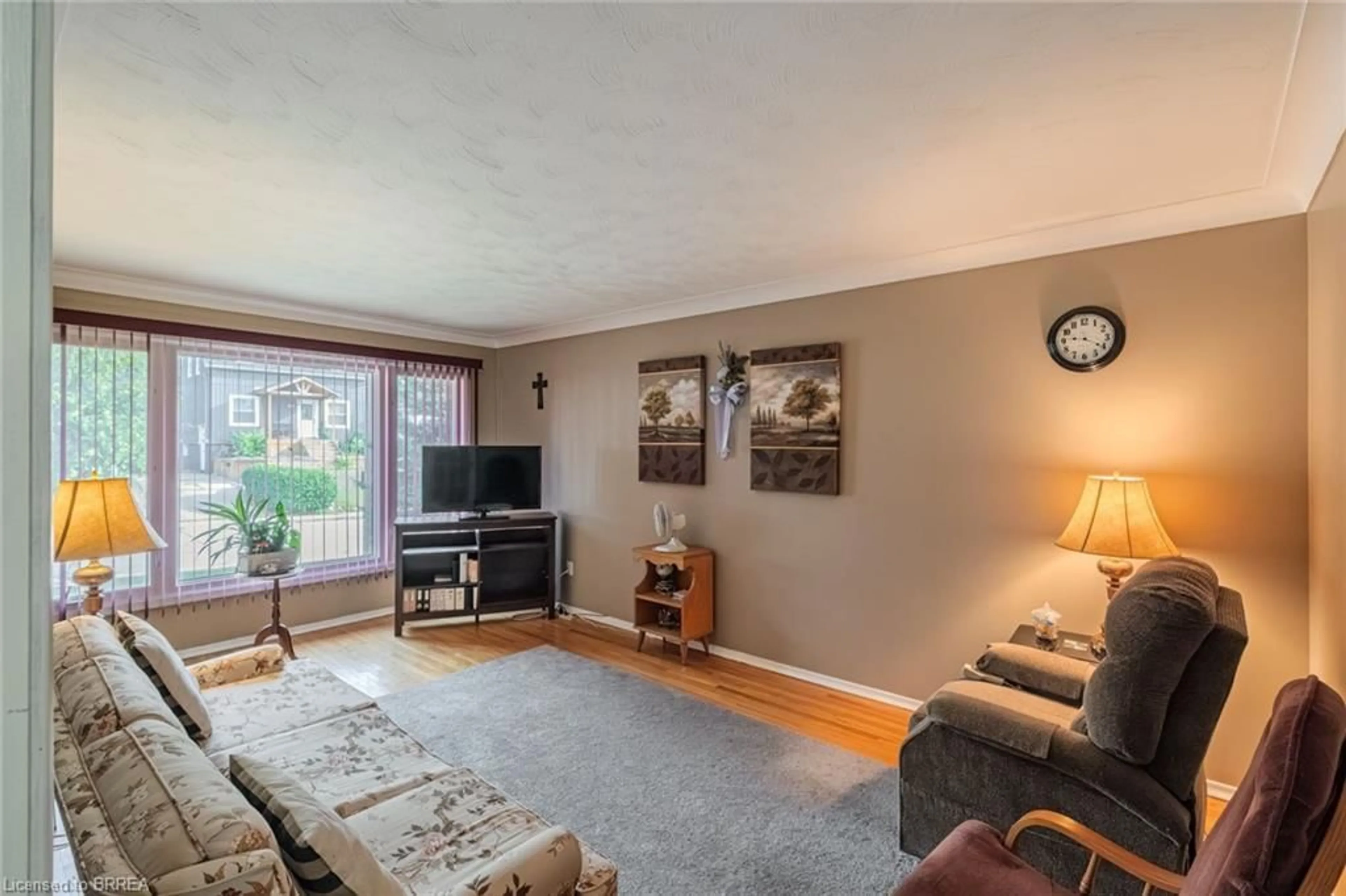 Living room with furniture, unknown for 389 Nelson St, Brantford Ontario N3S 4E6