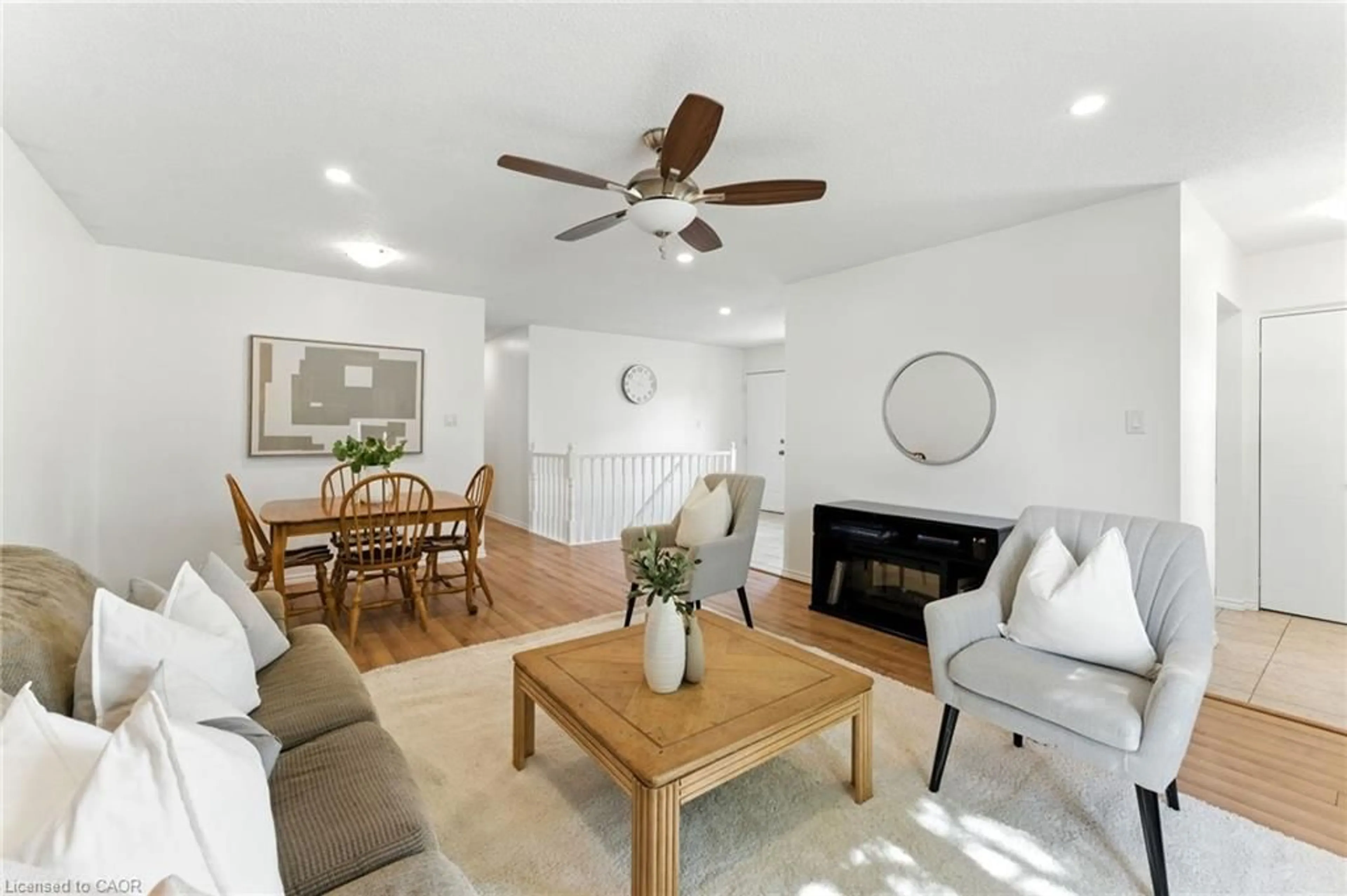 Living room with furniture, unknown for 16 Ivy Cres, Paris Ontario N3L 4A9