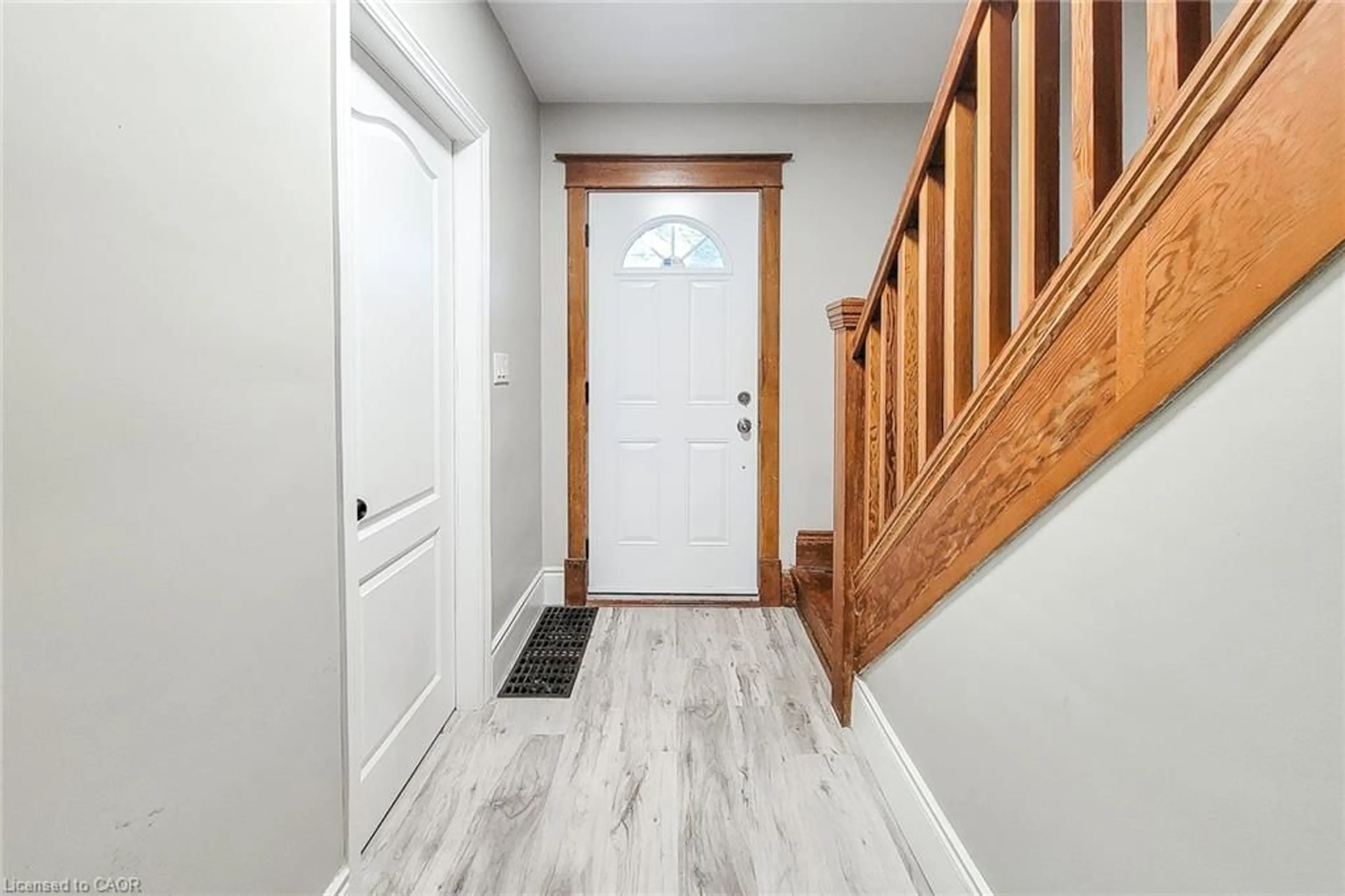 Indoor entryway for 246 Bowman St, Hamilton Ontario L8S 2V2