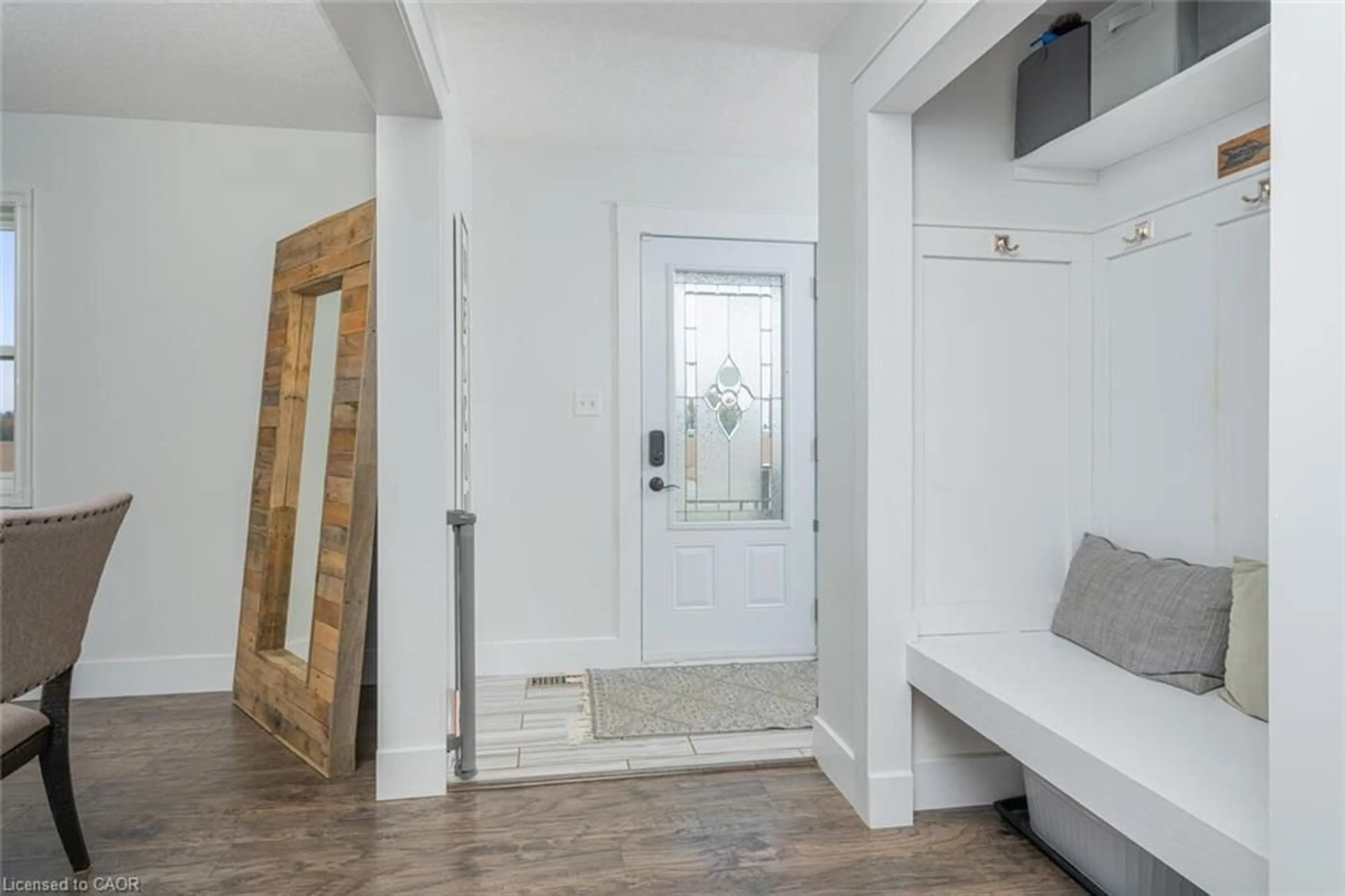 Indoor entryway for 1076 Brussels Line, Wroxeter Ontario N0G 2X0