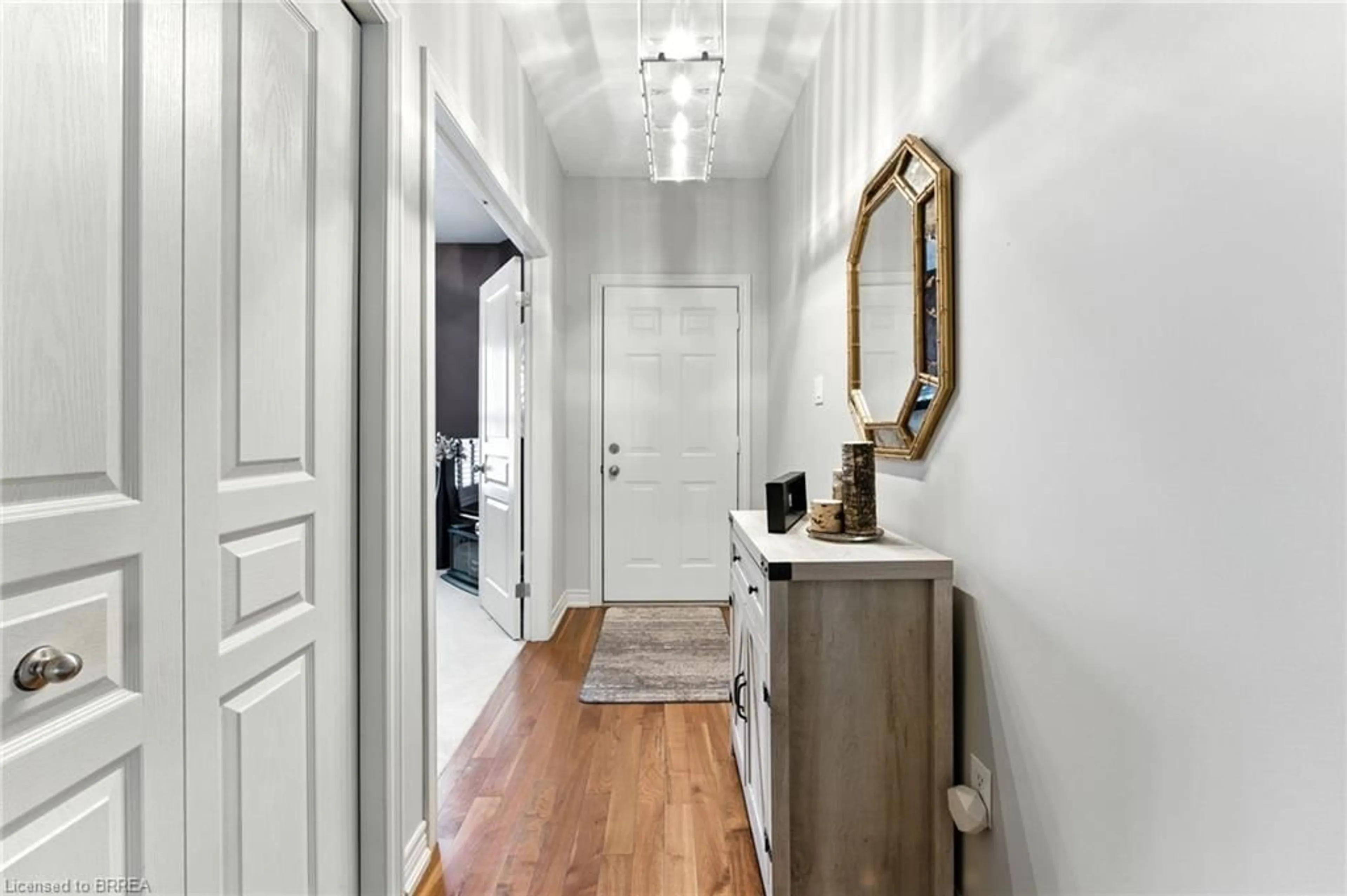Indoor entryway for 655 Park Rd #2, Brantford Ontario N3R 0A2