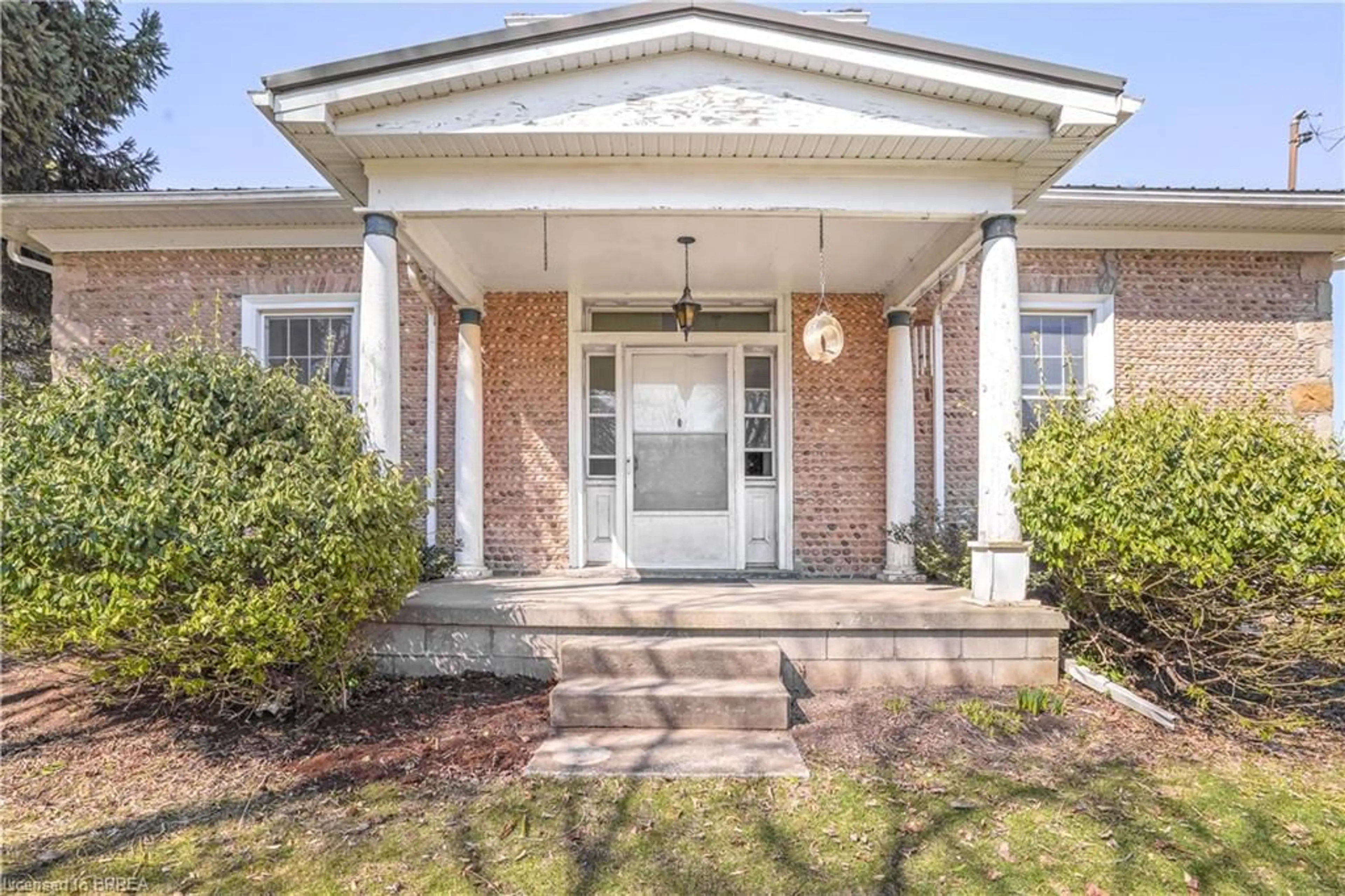 Home with brick exterior material, street for 899 Keg Lane, Paris Ontario N3L 3E2