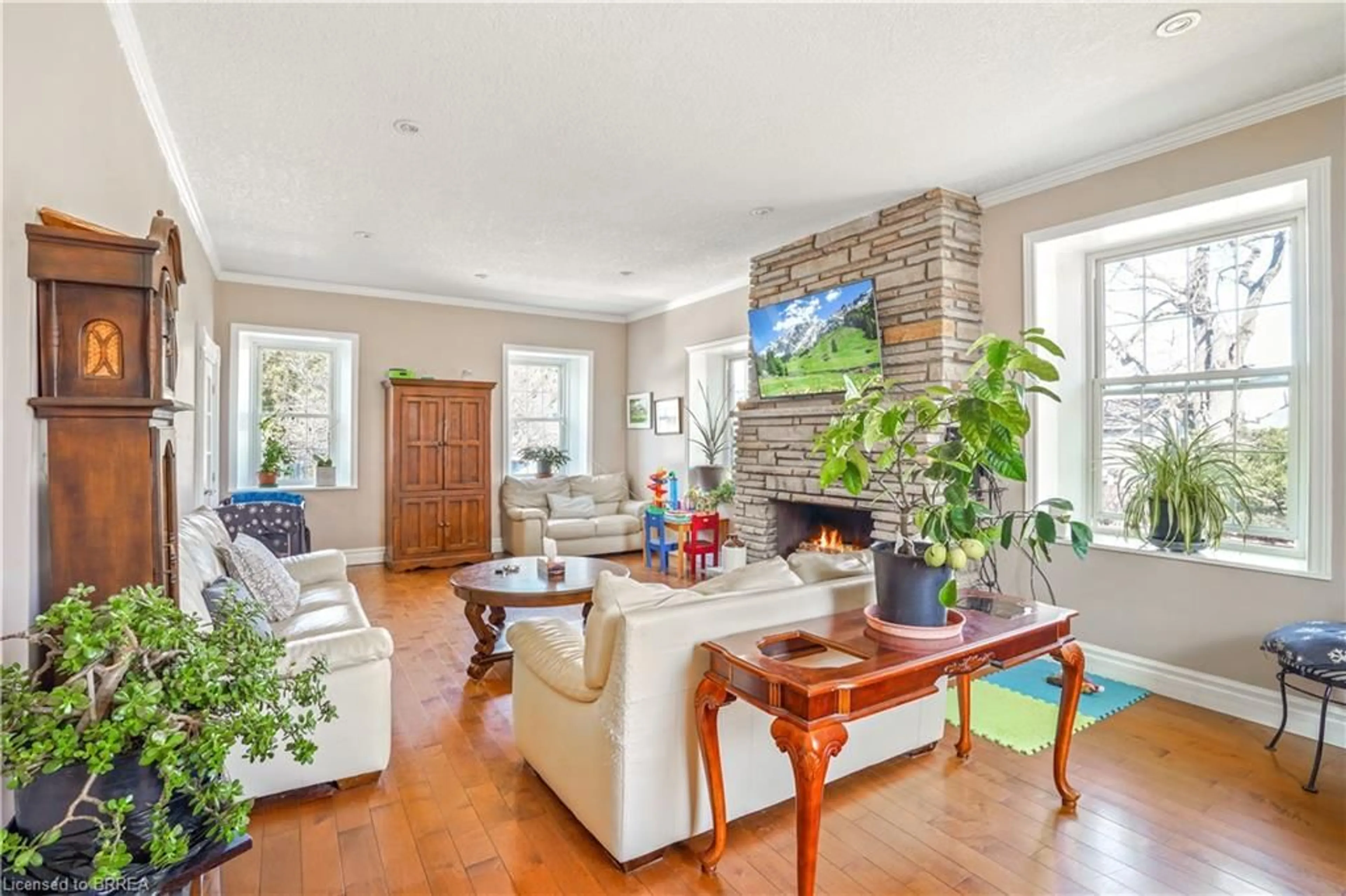 Living room with furniture, unknown for 899 Keg Lane, Paris Ontario N3L 3E2