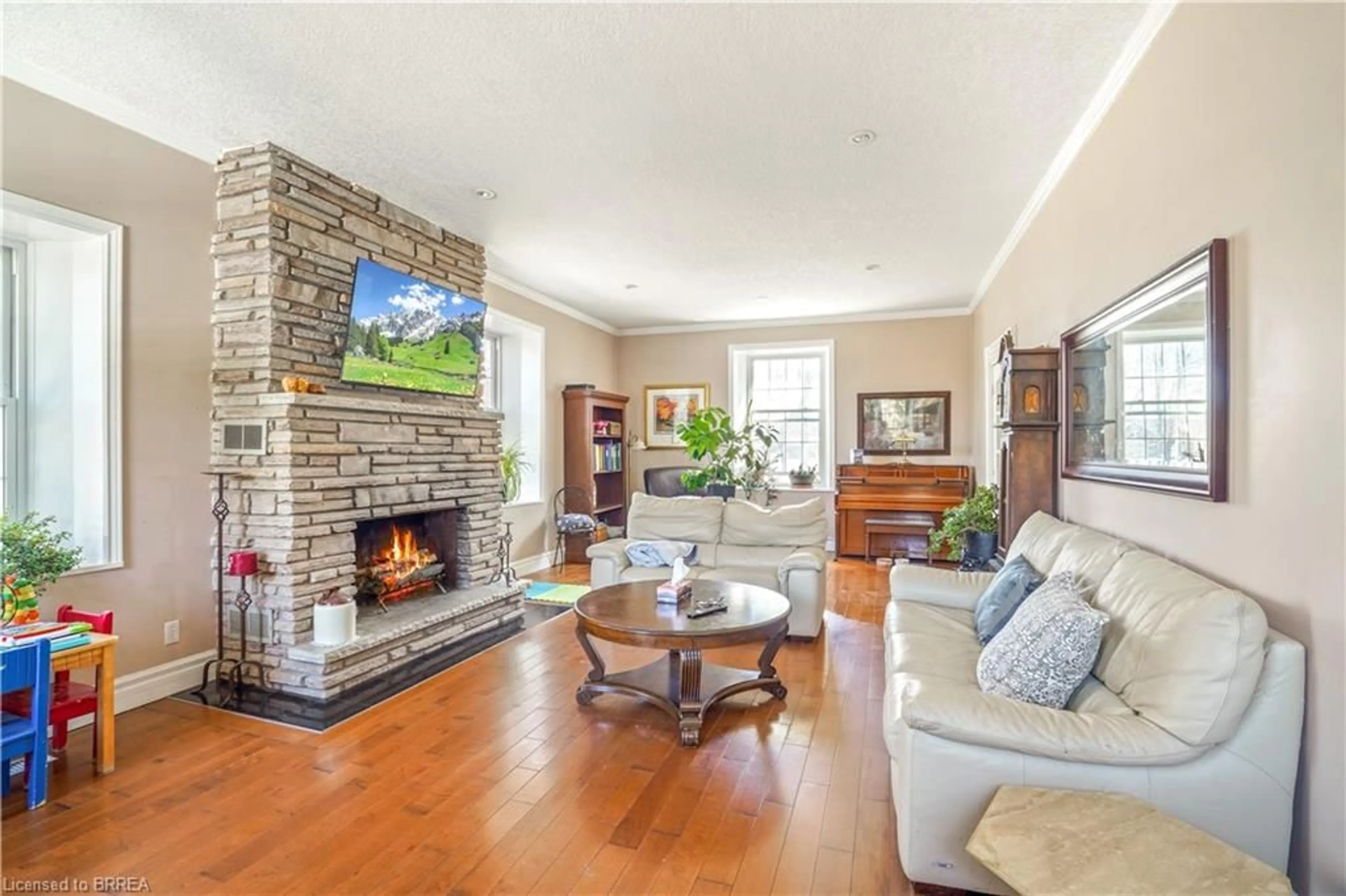Living room with furniture, unknown for 899 Keg Lane, Paris Ontario N3L 3E2