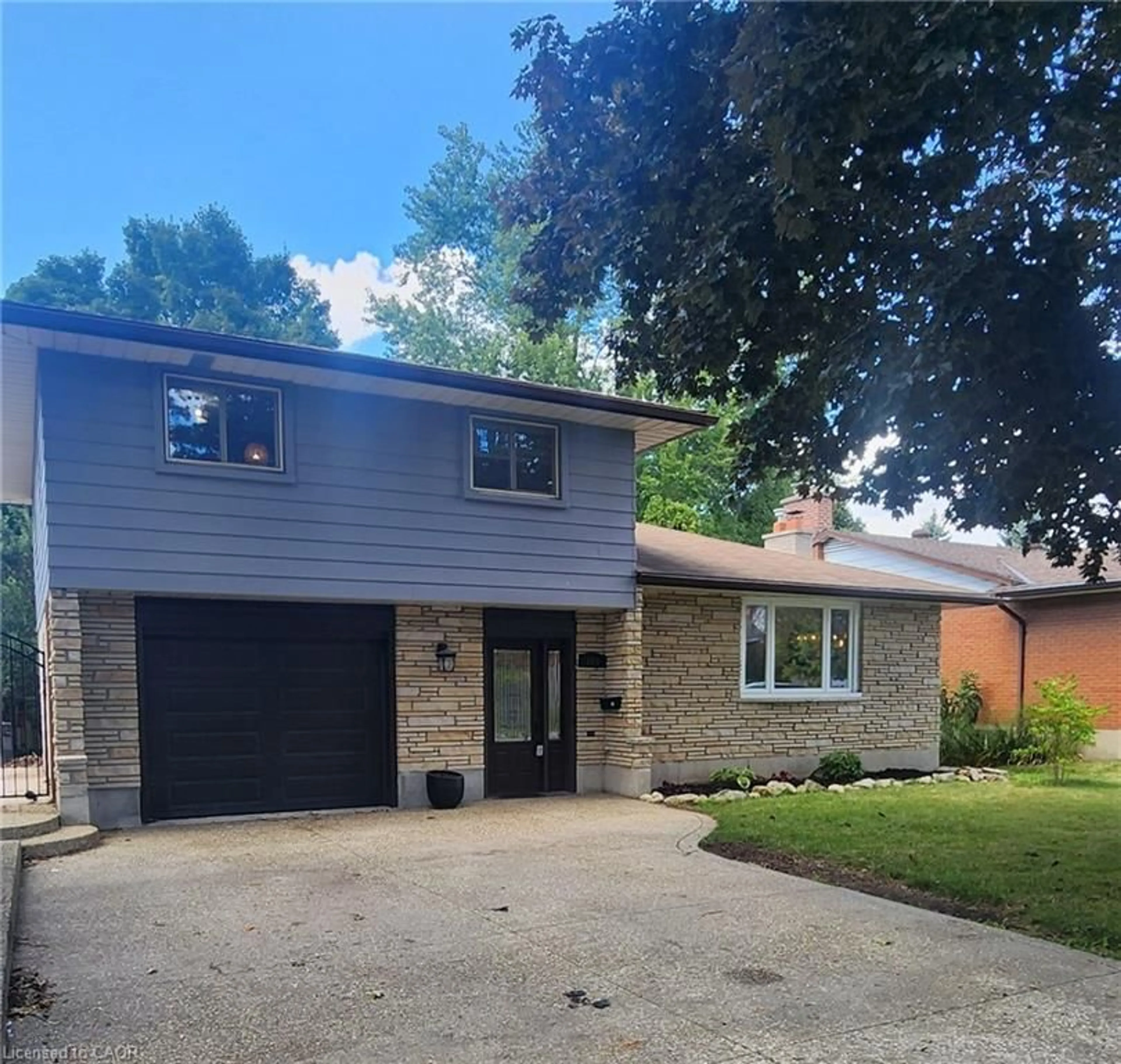 Home with brick exterior material, street for 124 Southwood Dr, Cambridge Ontario N1S 3S2