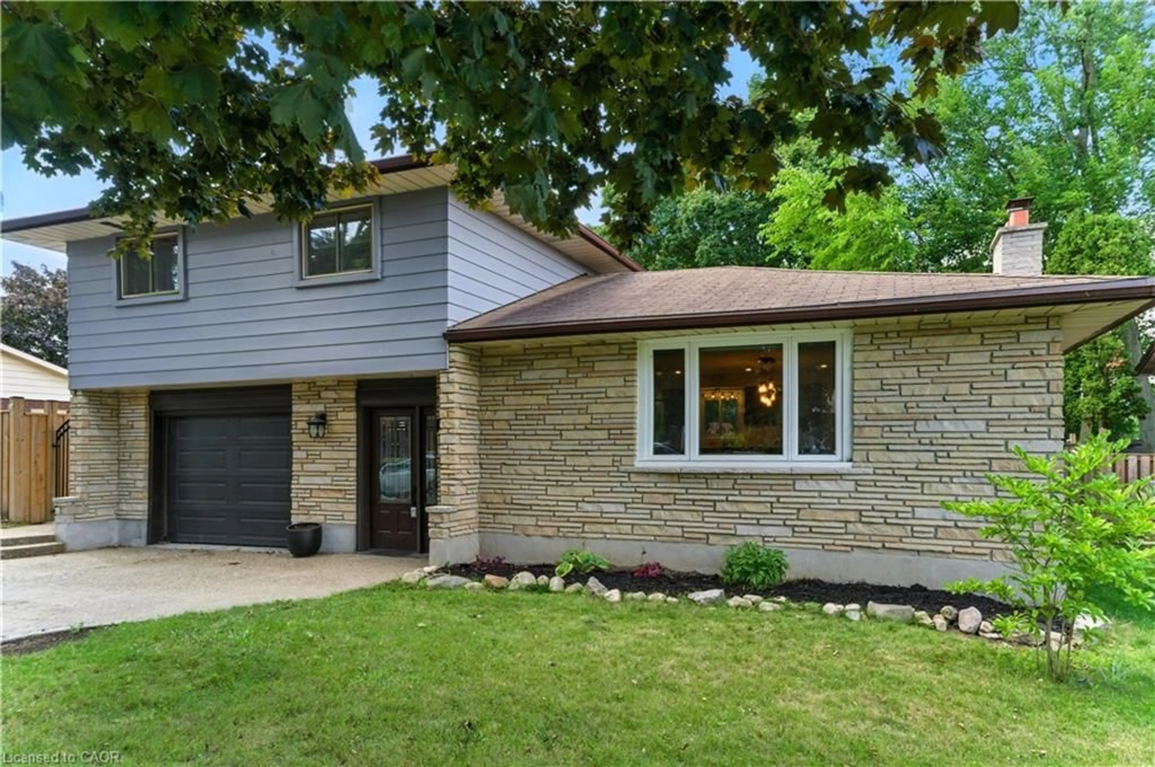 Home with brick exterior material, street for 124 Southwood Dr, Cambridge Ontario N1S 3S2