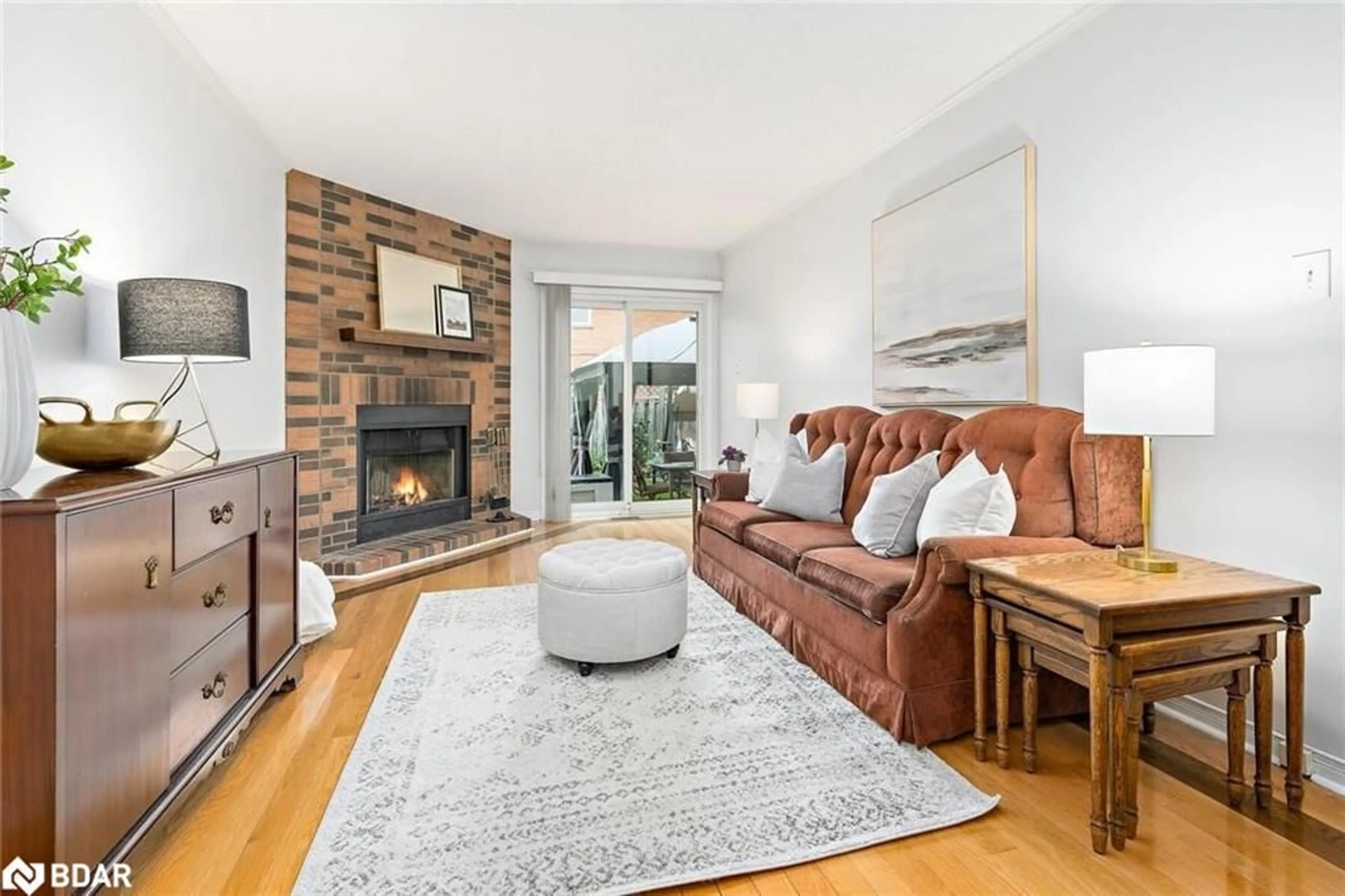 Living room with furniture, unknown for 262 Murray St, Brampton Ontario L6X 3T4