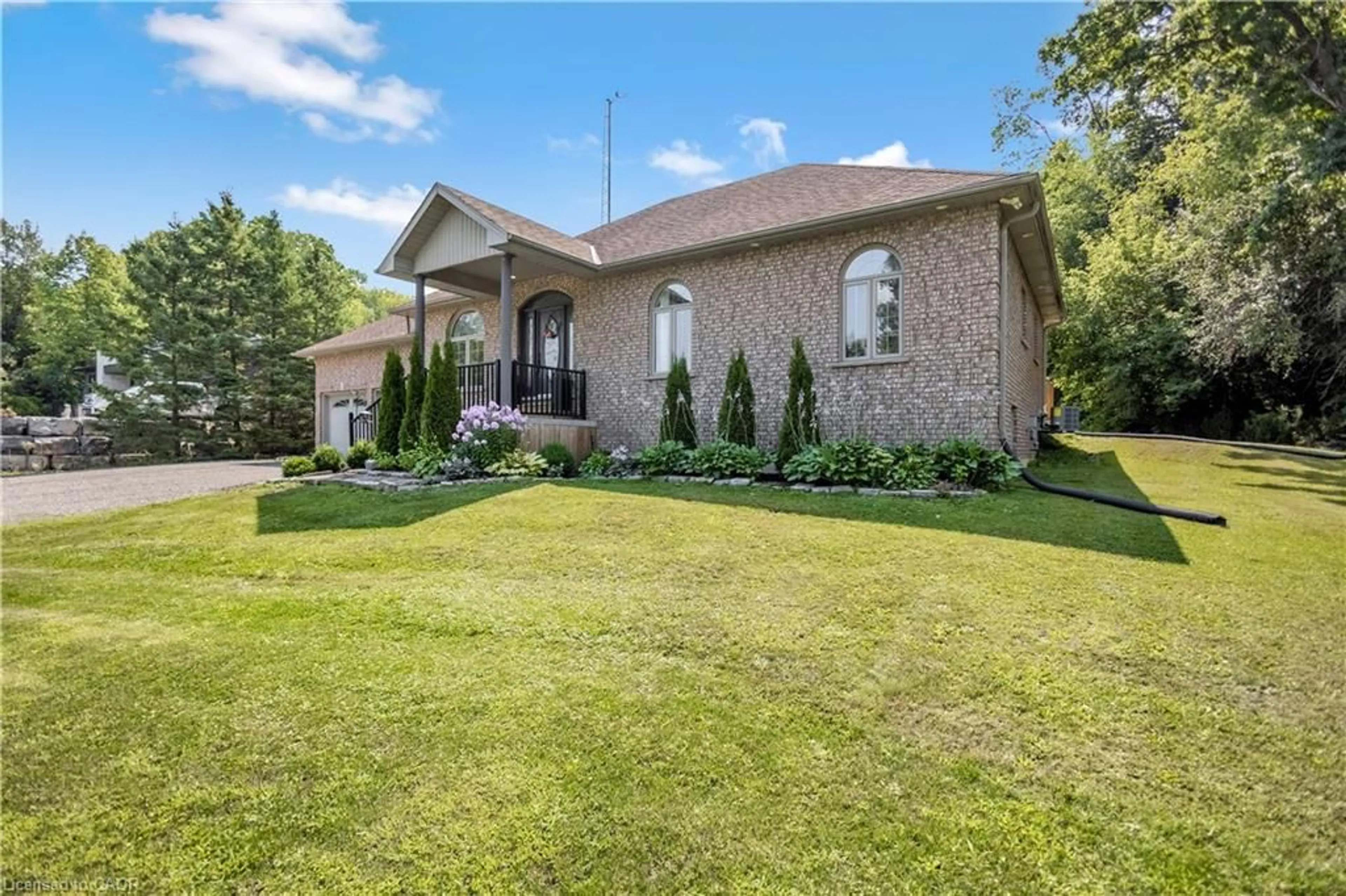 A pic from outside/outdoor area/front of a property/back of a property/a pic from drone, unknown for 30 Douglas St, Brantford Ontario N3T 0M6