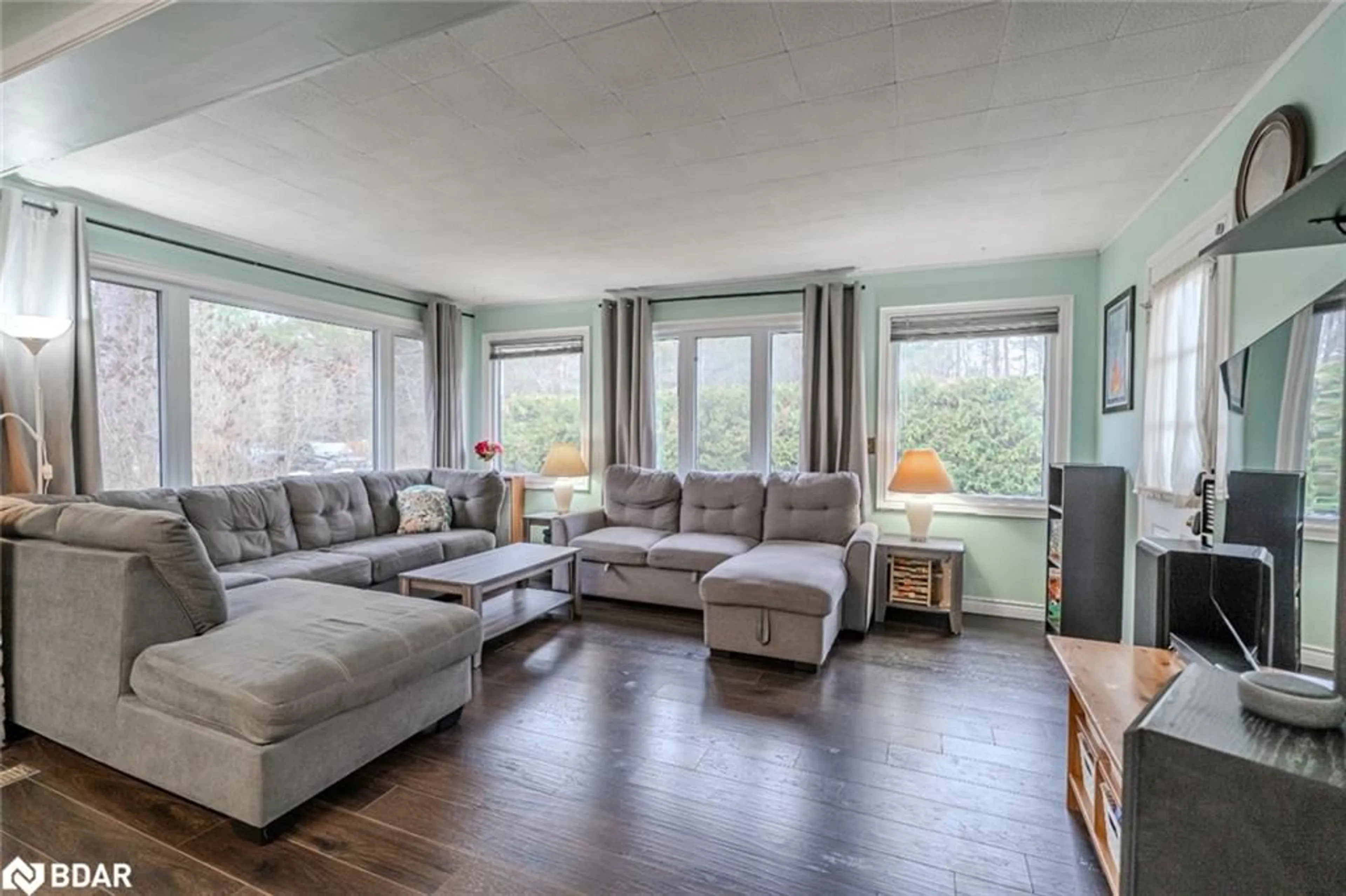 Living room with furniture, unknown for 42 Mill St, Angus Ontario L3W 0V7