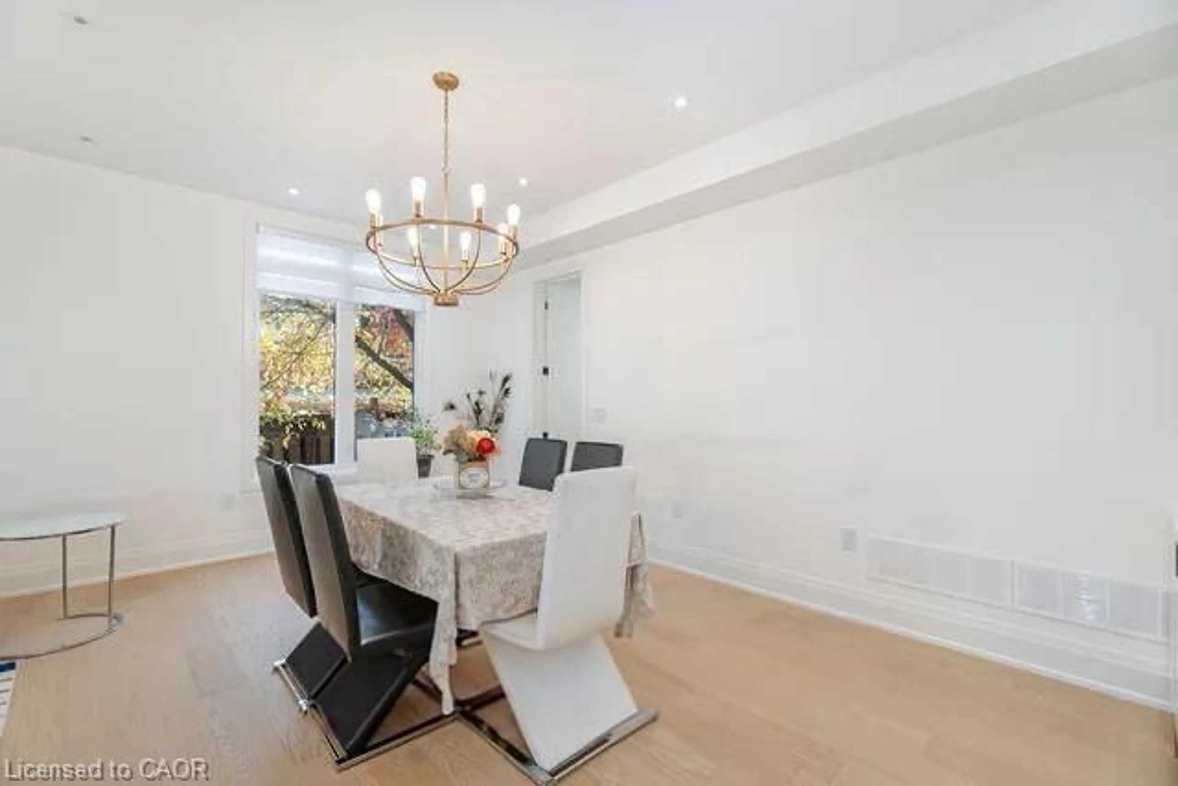 Dining room, unknown for 428 Third Line, Oakville Ontario L6L 4A5