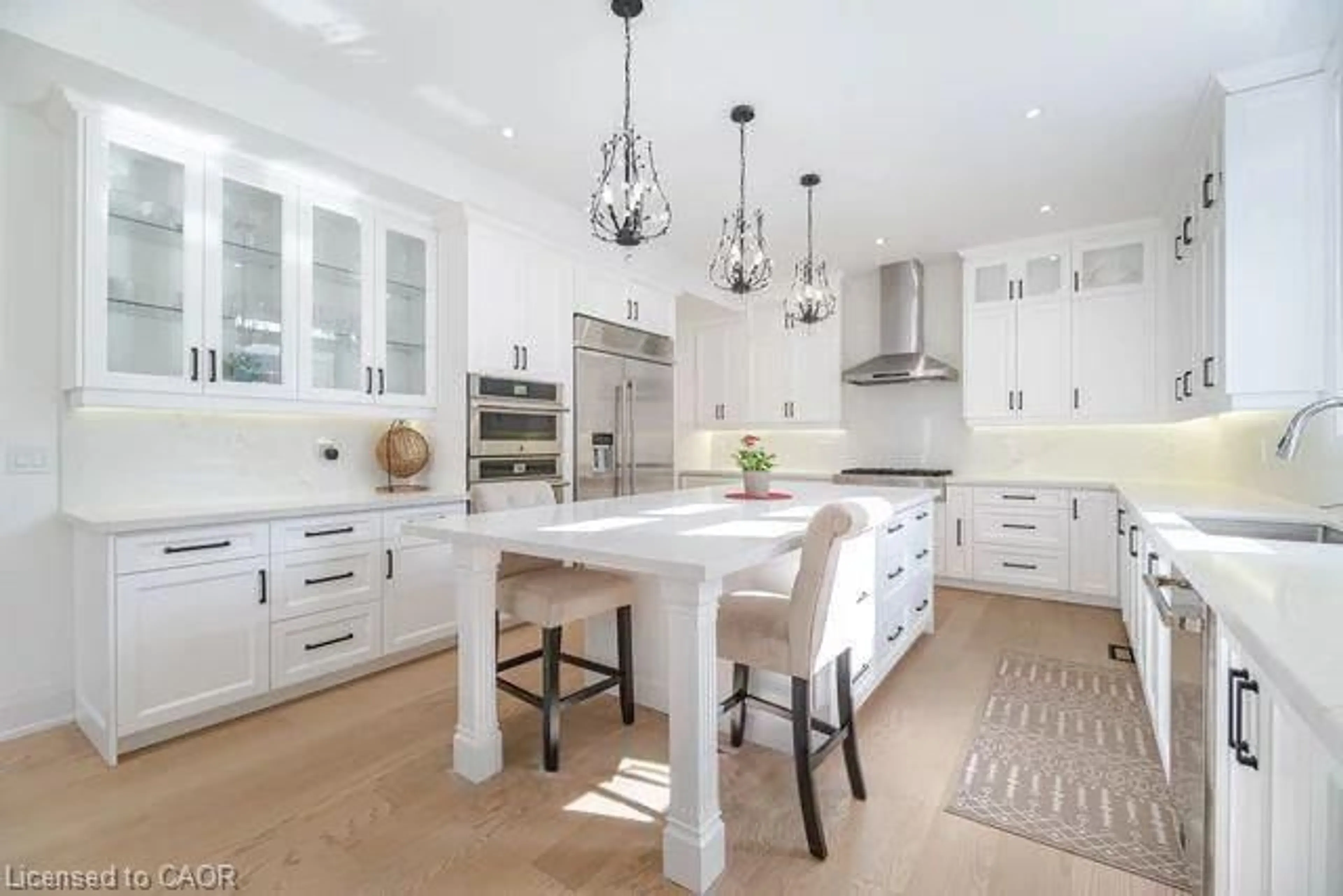 Contemporary kitchen, unknown for 428 Third Line, Oakville Ontario L6L 4A5