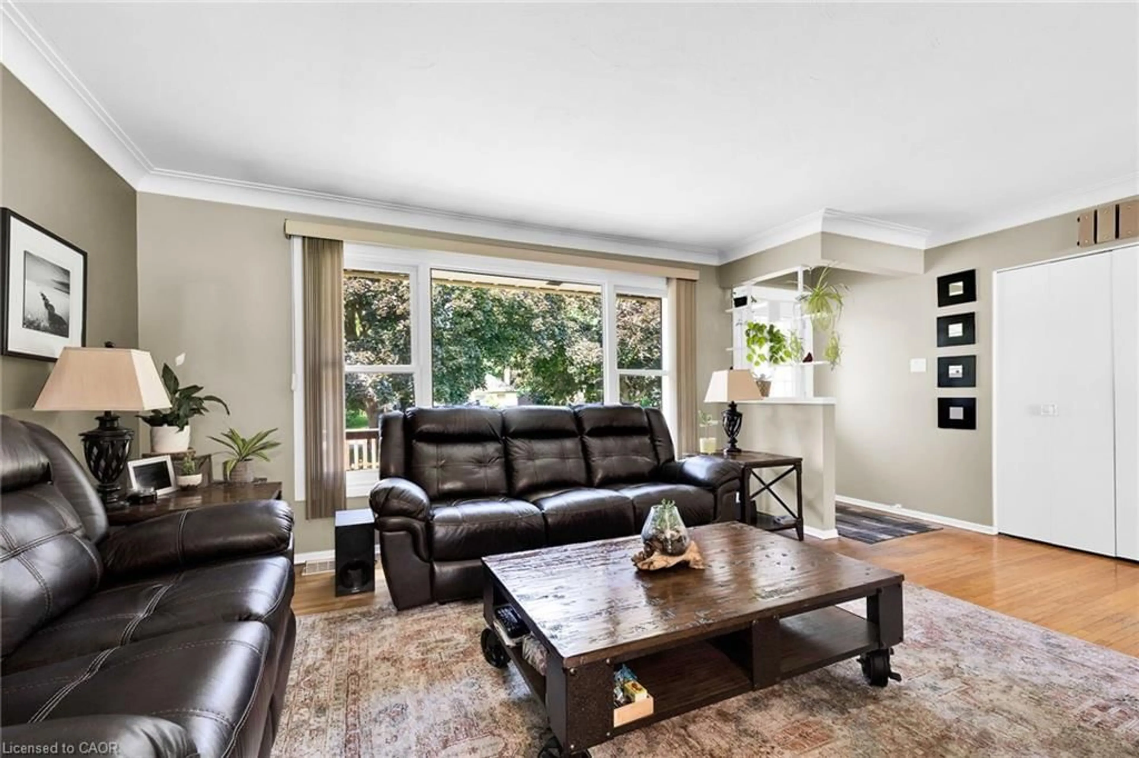 Living room with furniture, unknown for 83 Oak Ave, Paris Ontario N3L 3C9