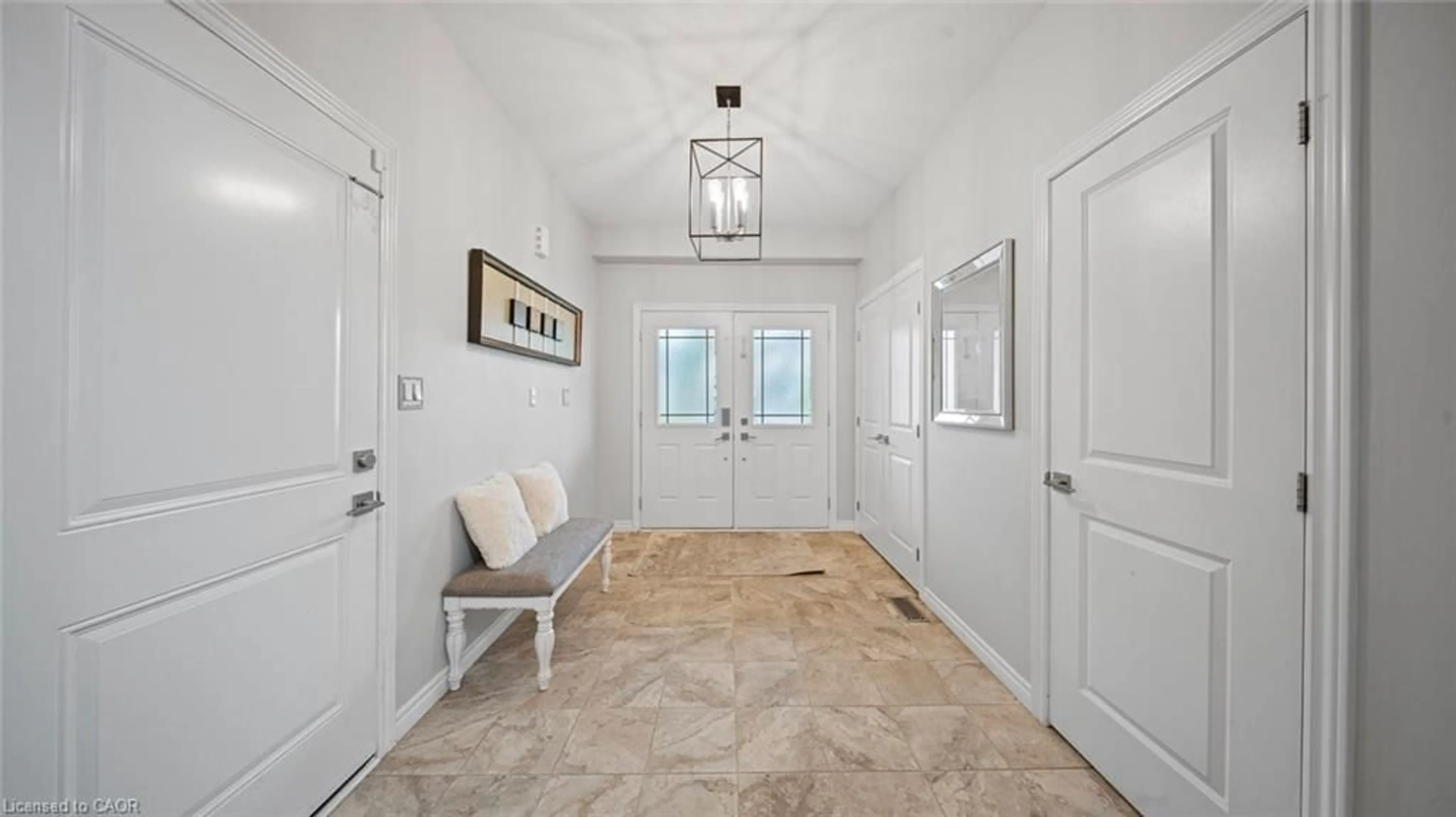 Indoor entryway for 93 Lorne Card Dr, Paris Ontario N3L 0E7