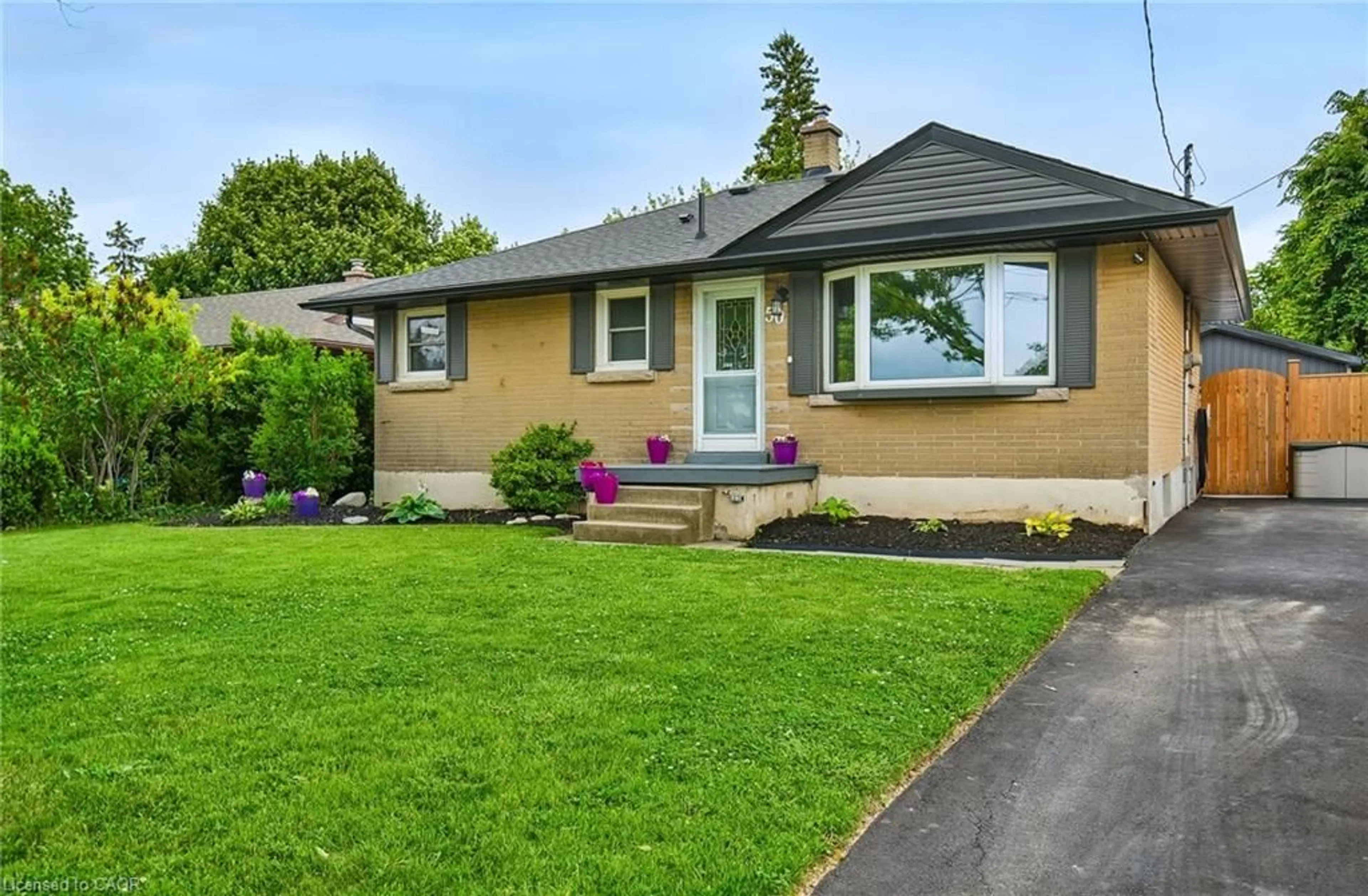 Home with vinyl exterior material, street for 50 Sandalwood Ave, Hamilton Ontario L8T 2E3