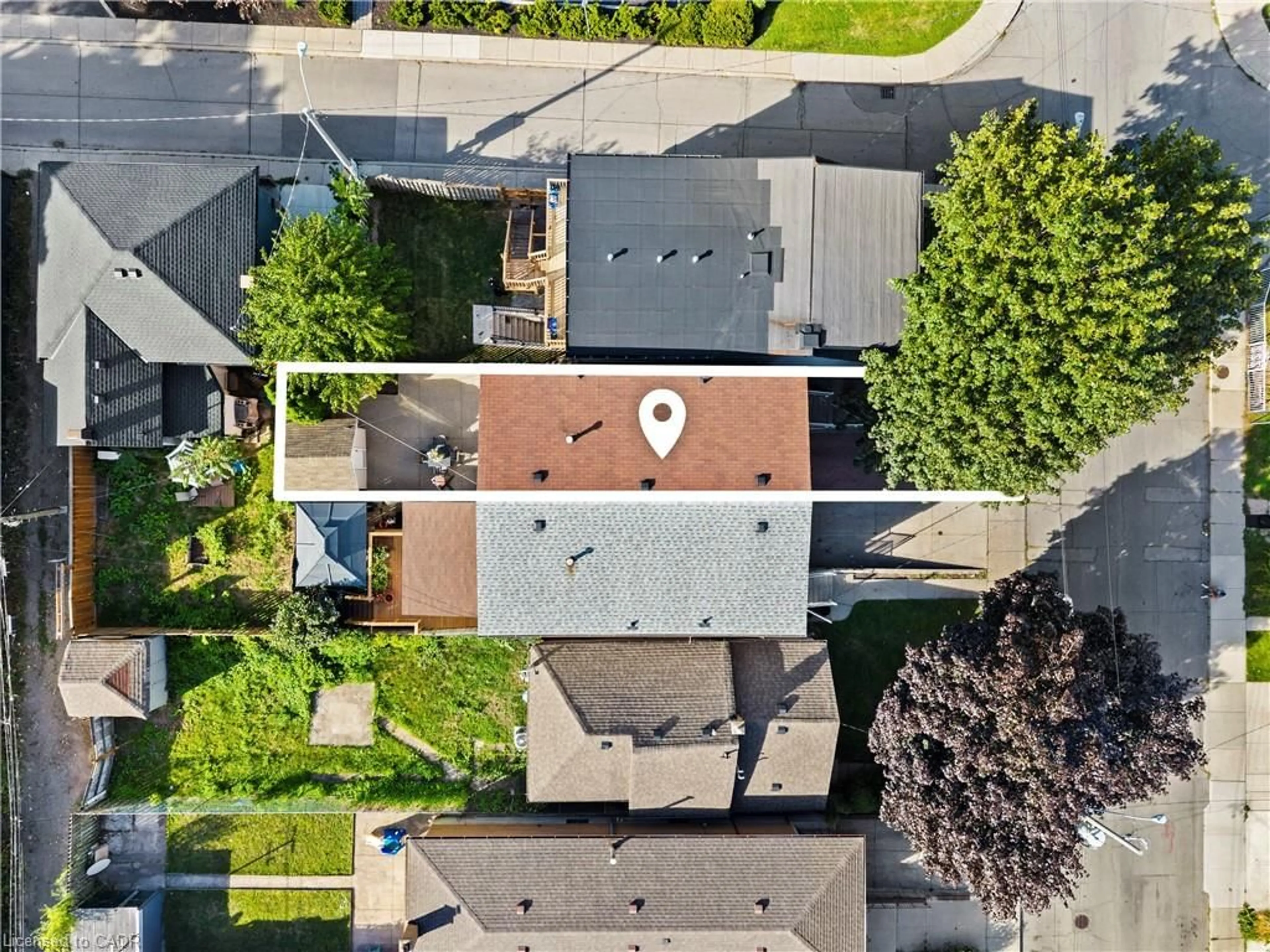 A pic from outside/outdoor area/front of a property/back of a property/a pic from drone, street for 135 West Ave, Hamilton Ontario L8L 5C4