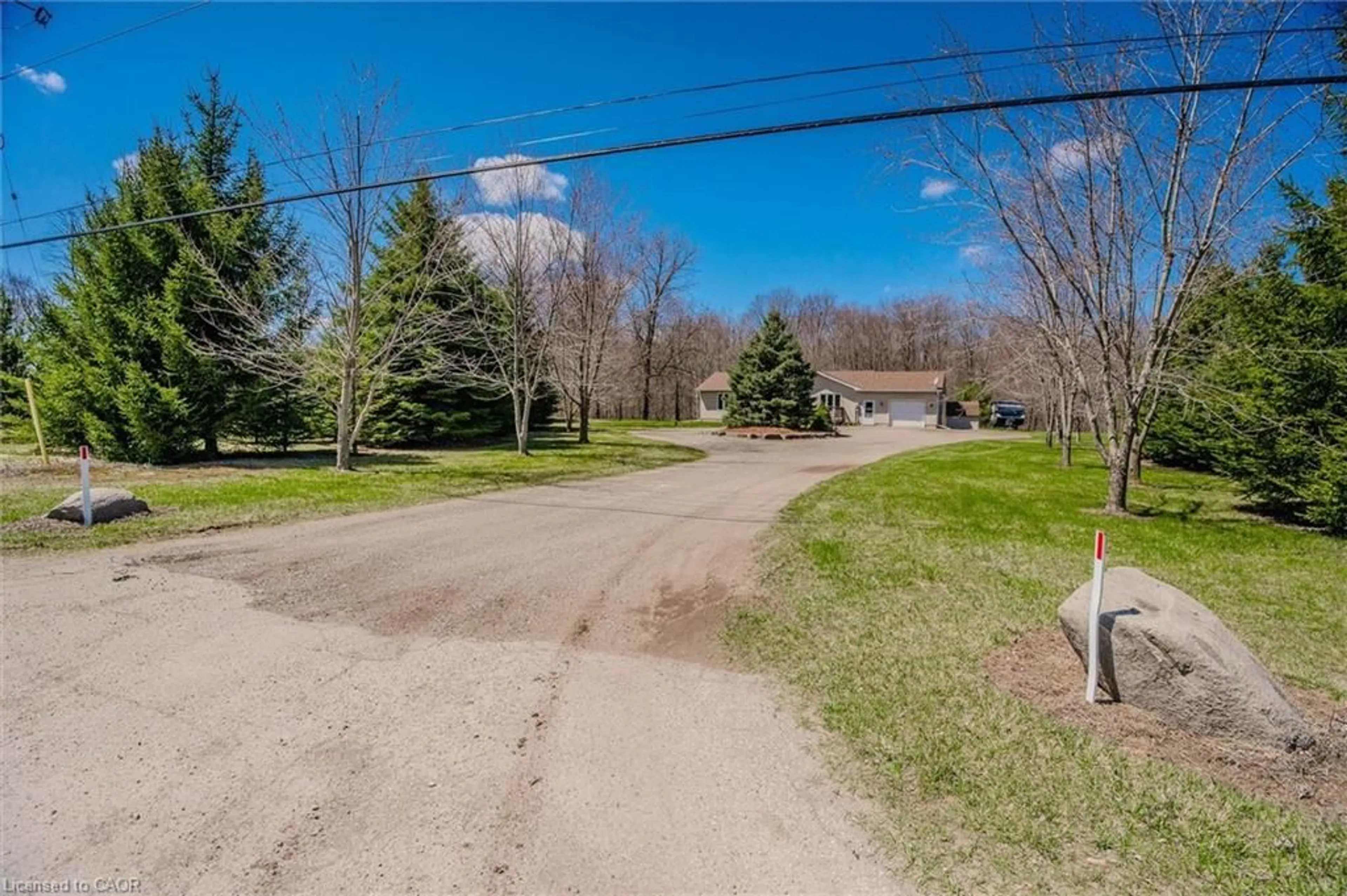 A pic from outside/outdoor area/front of a property/back of a property/a pic from drone, street for 2540 Hespeler Rd, Cambridge Ontario N3C 2V3