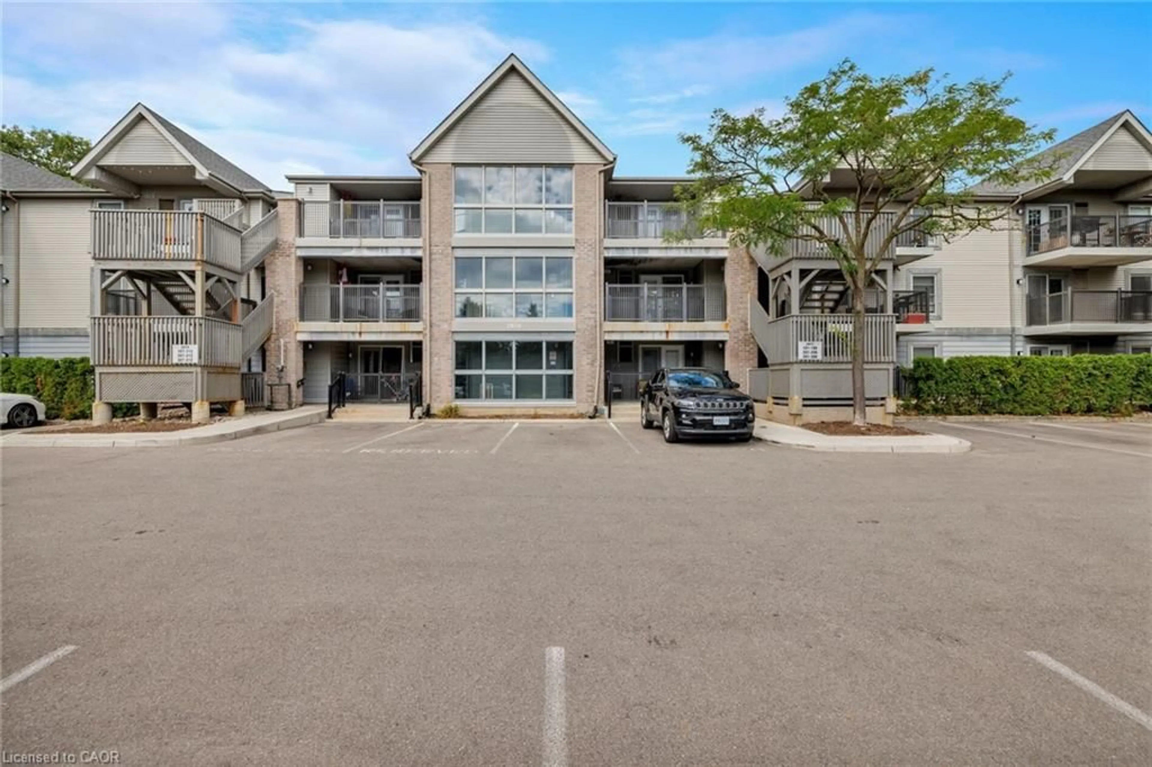 A pic from outside/outdoor area/front of a property/back of a property/a pic from drone, unknown for 2040 Cleaver Ave, Burlington Ontario L7M 4C4