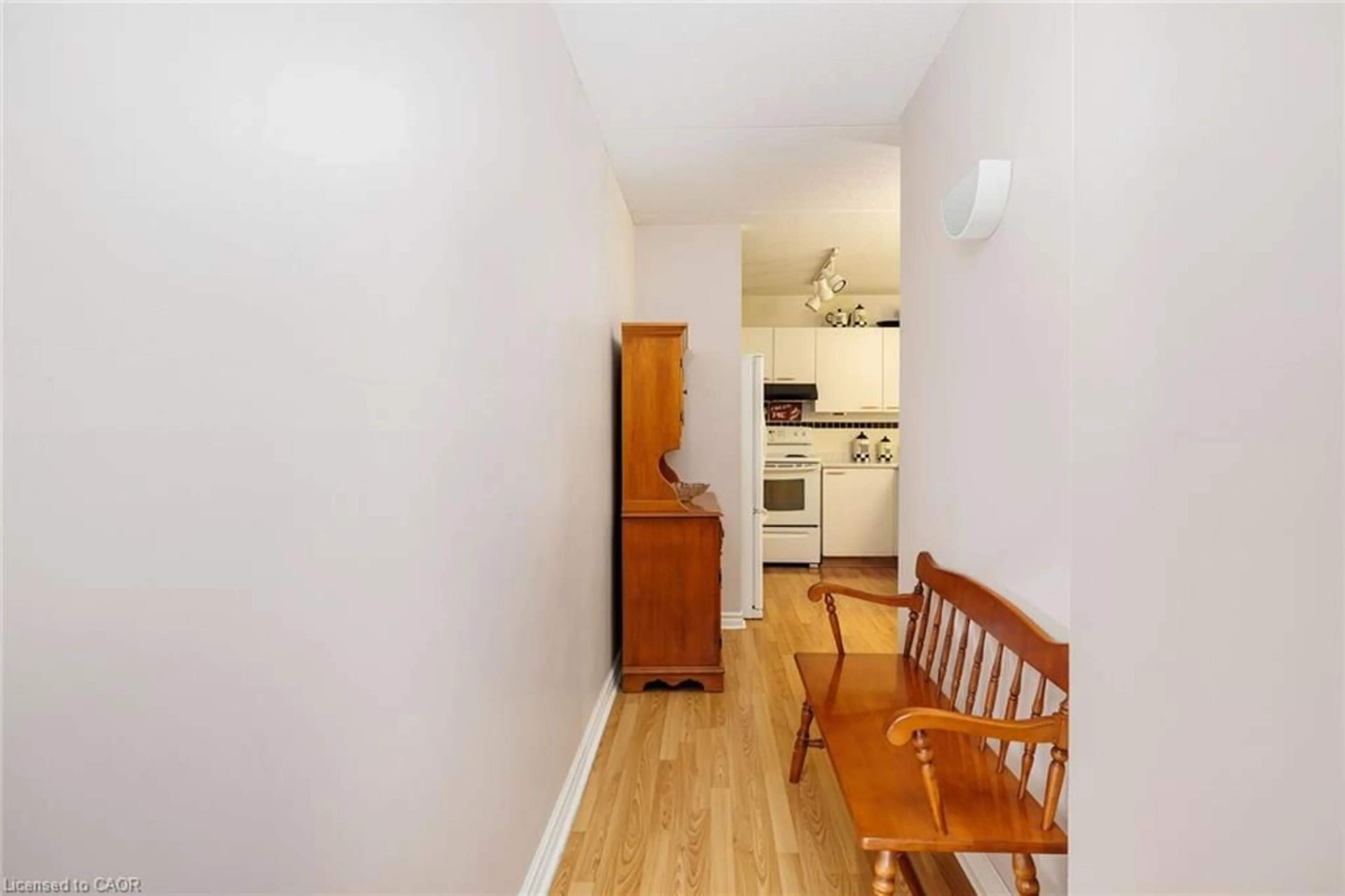 A pic of a room for 2040 Cleaver Ave, Burlington Ontario L7M 4C4