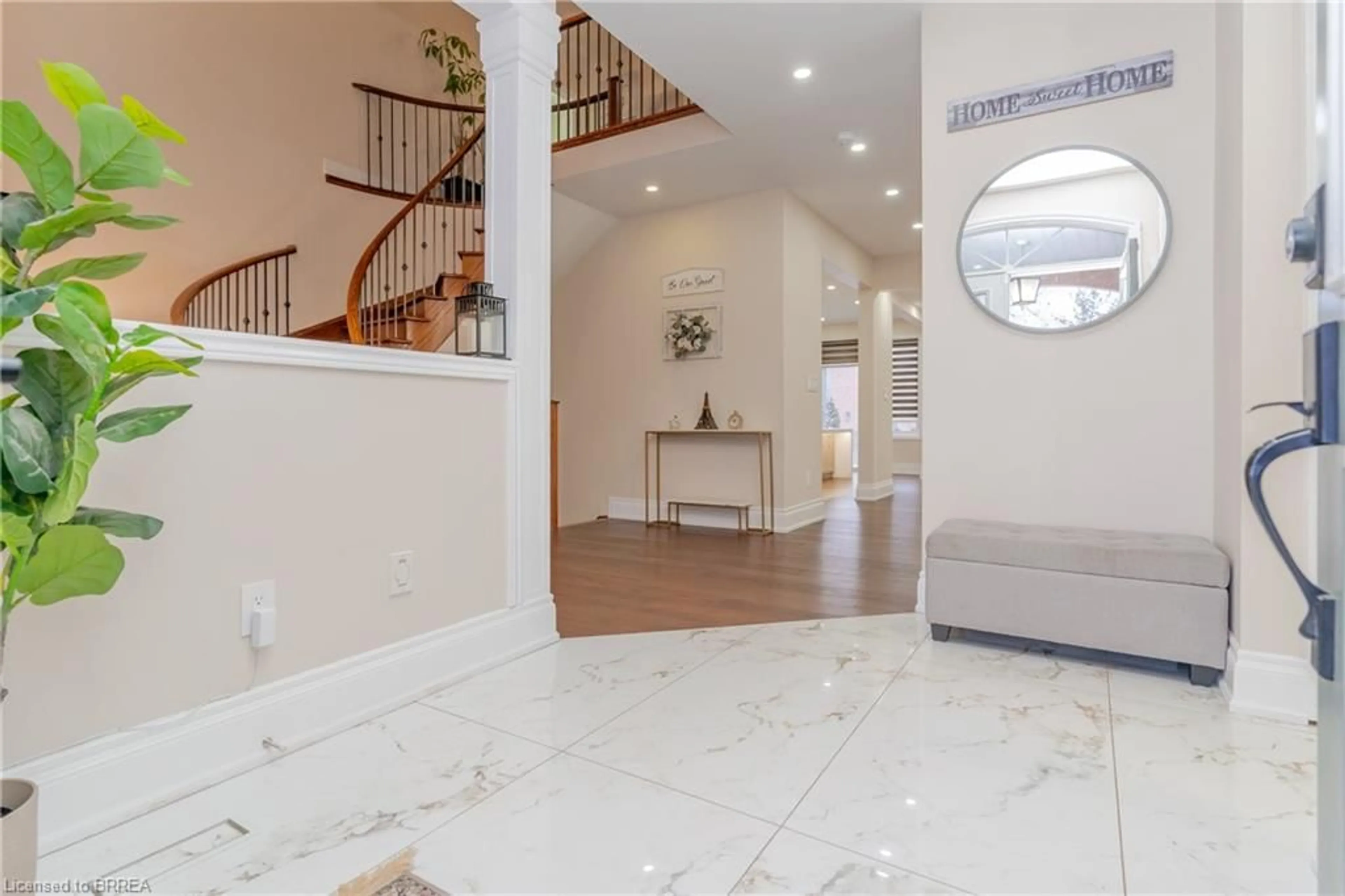 Indoor foyer for 39 Huntspoint Dr, Brampton Ontario L6P 2E9