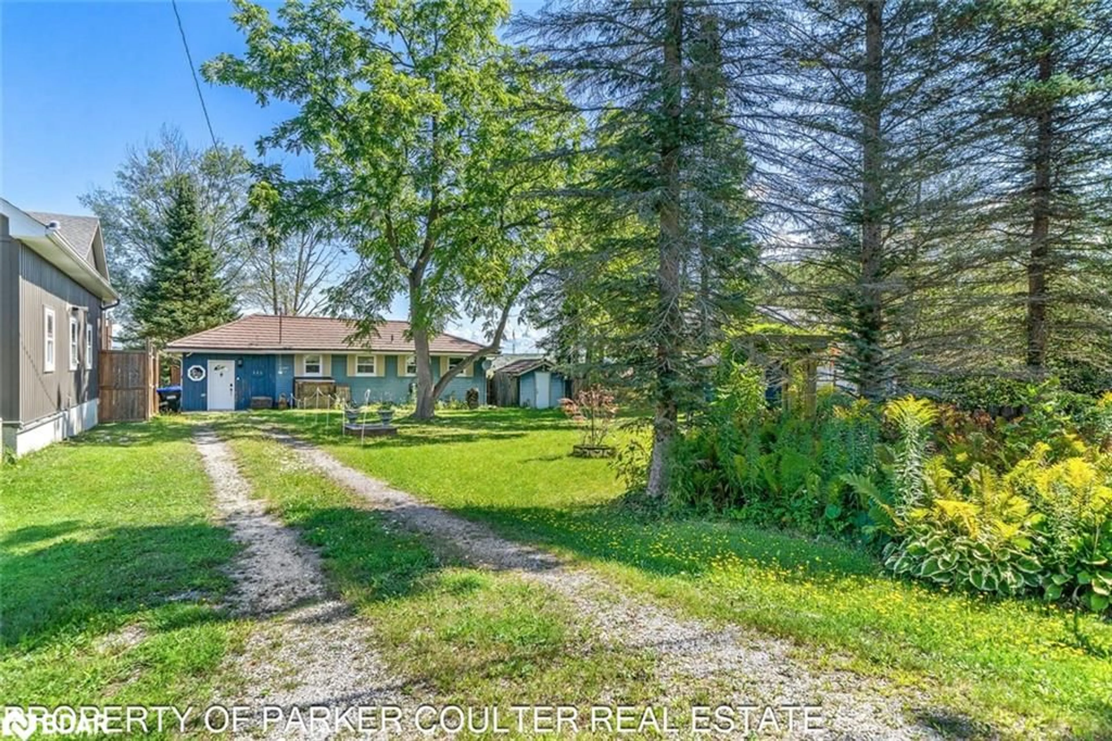 A pic from outside/outdoor area/front of a property/back of a property/a pic from drone, street for 121 Maskinonge Road, Victoria Harbour Ontario L0K 2A0