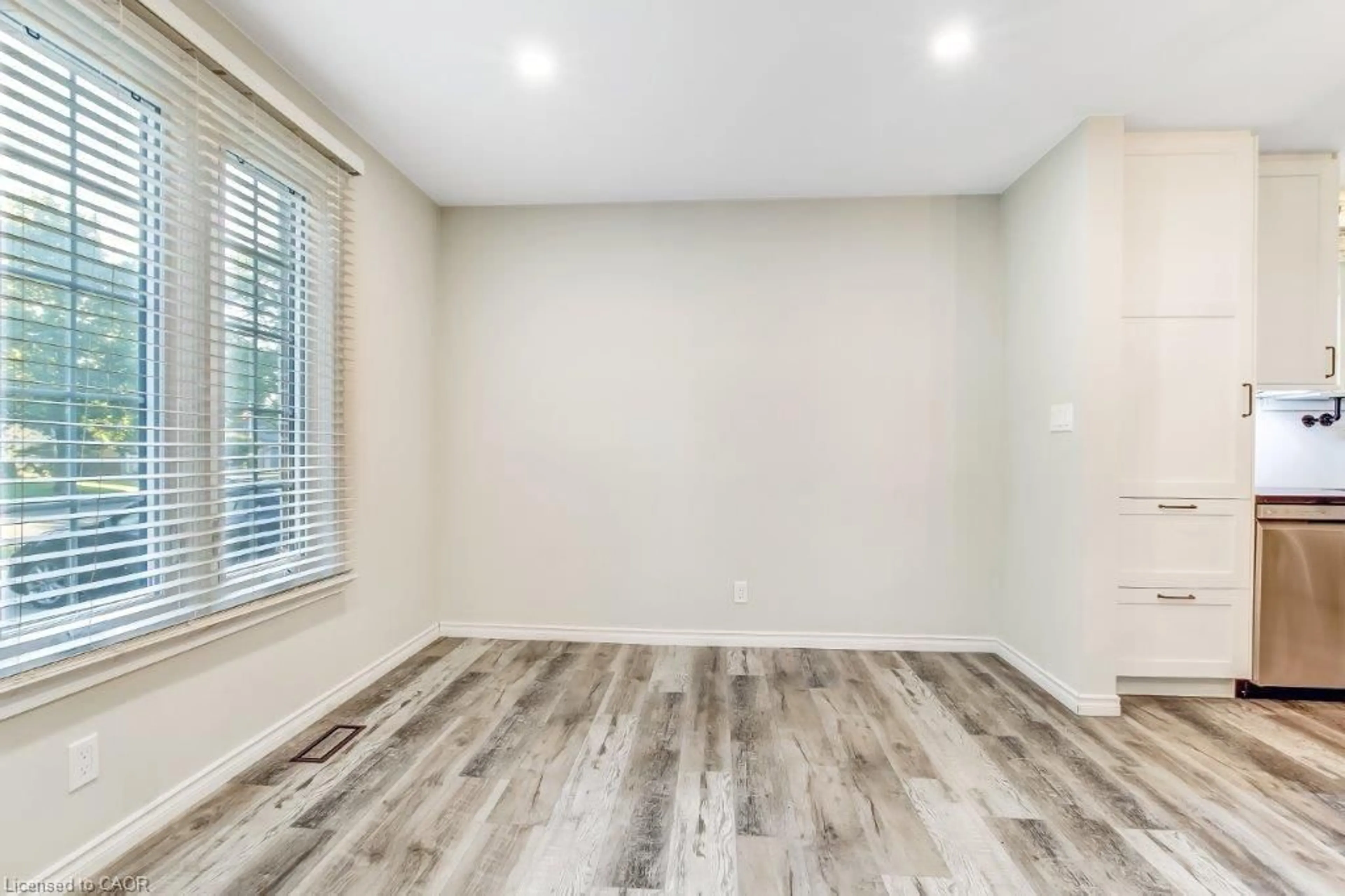 A pic of a room for 124 Oak St, Simcoe Ontario N3Y 4S3