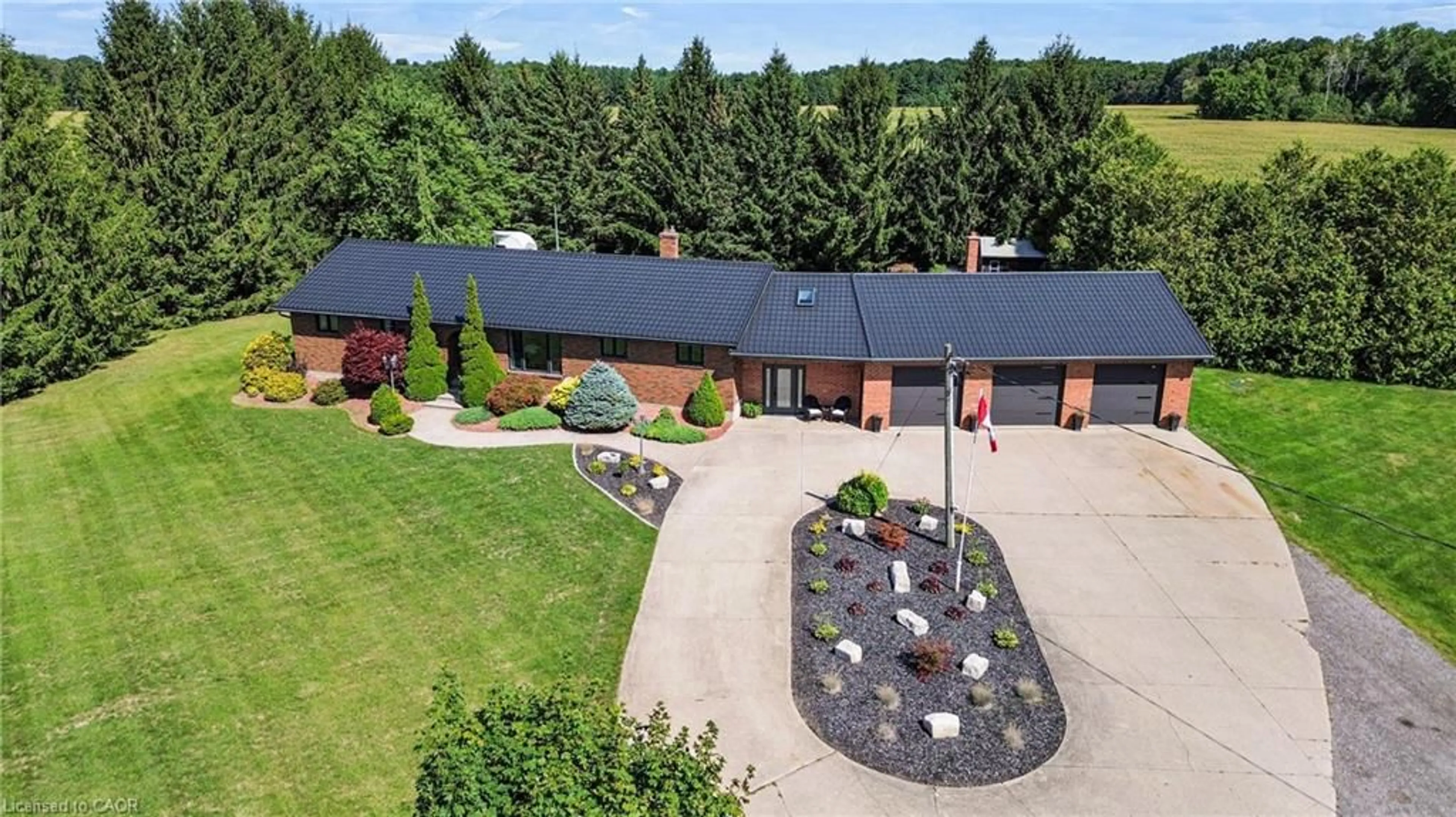A pic from outside/outdoor area/front of a property/back of a property/a pic from drone, building for 54192 Talbot Line, Bayham Ontario N0J 1H0
