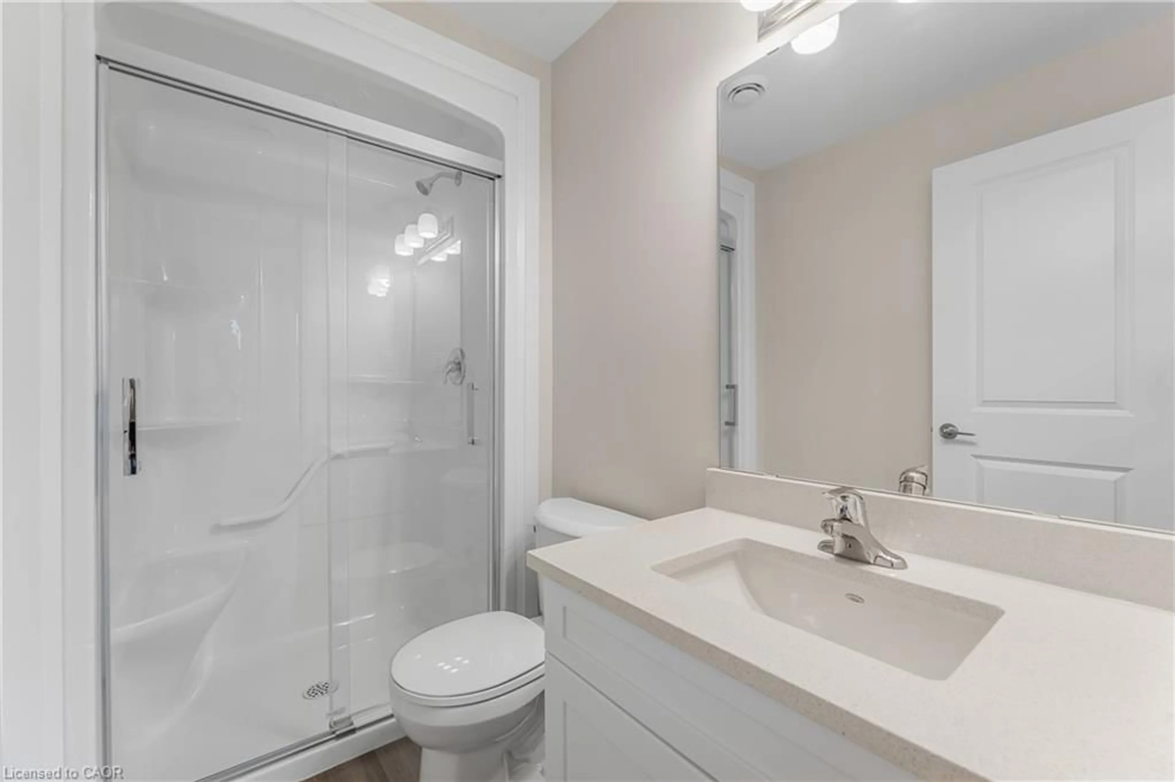 Standard bathroom, unknown for 118 Summersides Blvd #403, Fonthill Ontario L0E 1E1