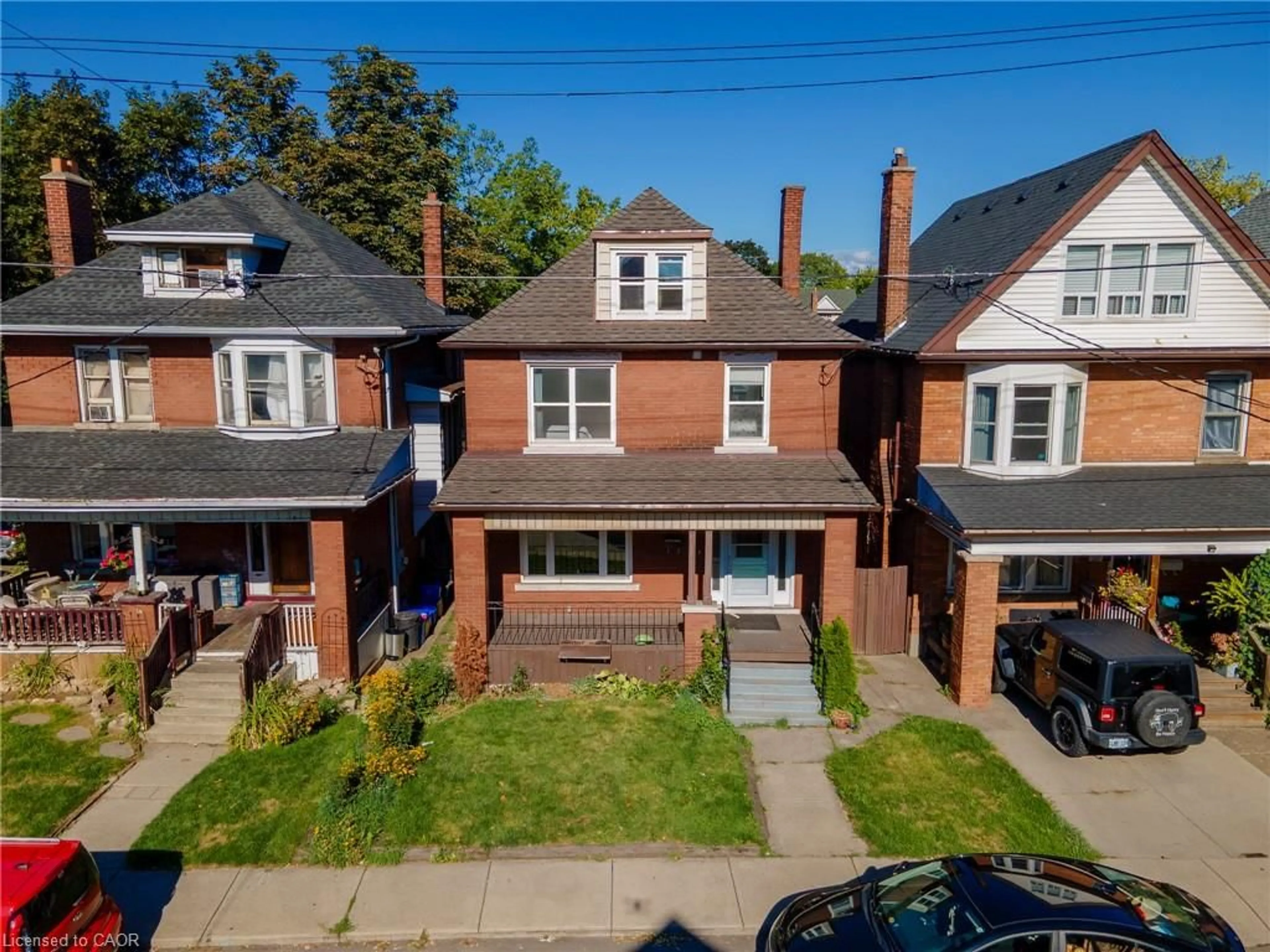 A pic from outside/outdoor area/front of a property/back of a property/a pic from drone, street for 36 Spadina Ave, Hamilton Ontario L8M 2W9