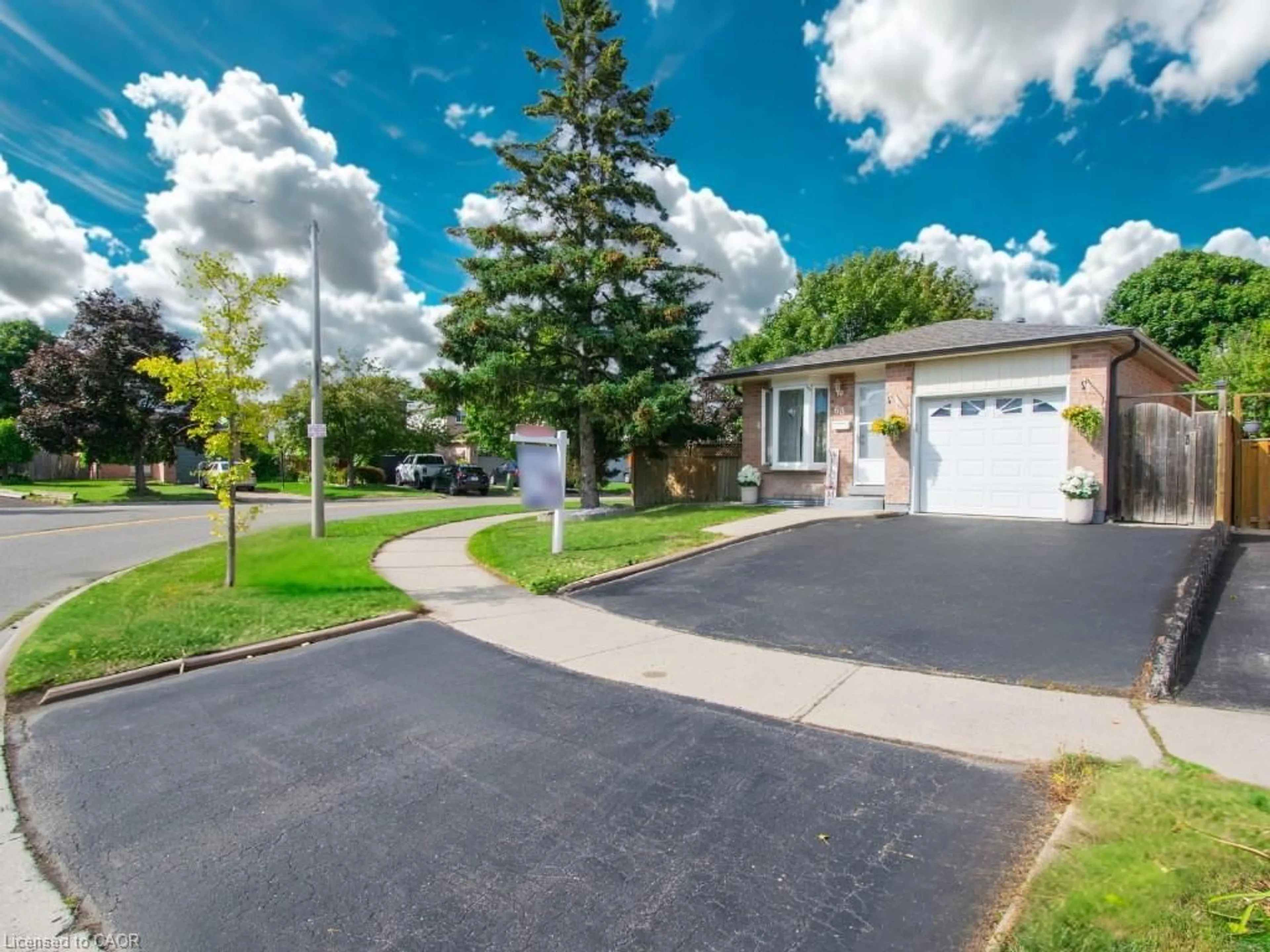 A pic from outside/outdoor area/front of a property/back of a property/a pic from drone, street for 63 Martindale Cres, Brampton Ontario L6X 2V7