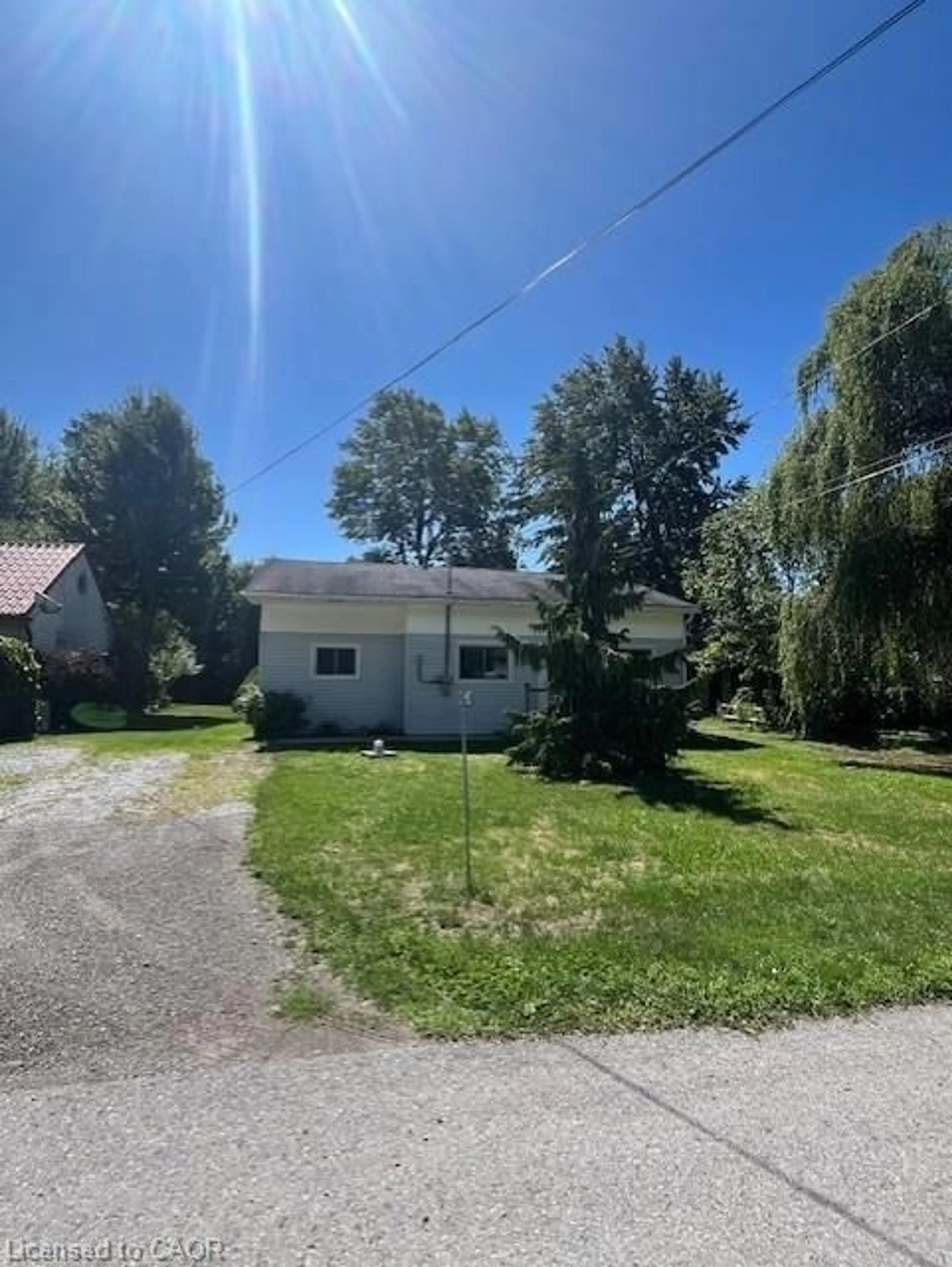A pic from outside/outdoor area/front of a property/back of a property/a pic from drone, street for 10567 Maplewood Dr, Port Colborne Ontario L3K 5V4
