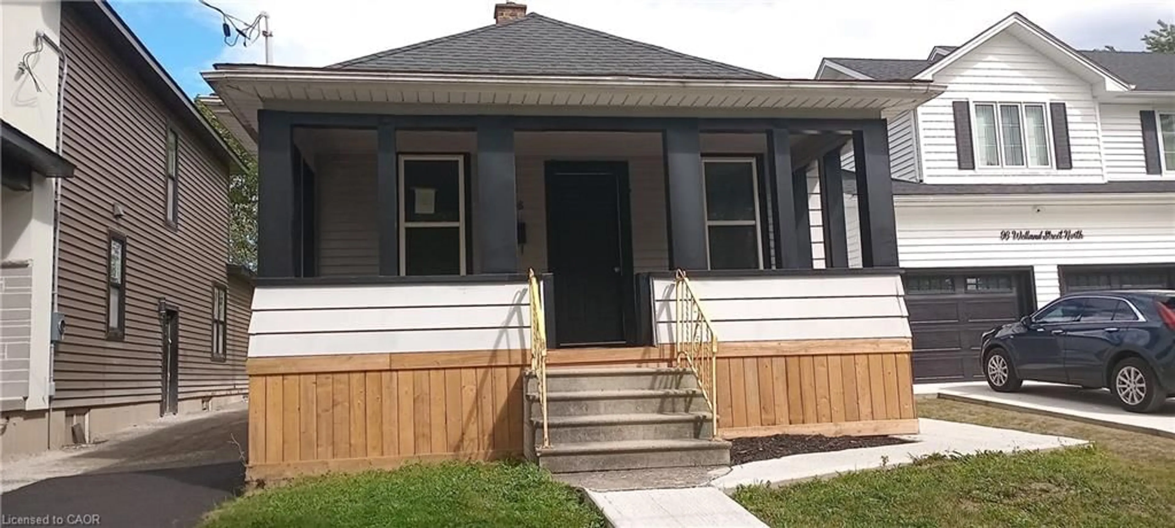 Home with vinyl exterior material, street for 98 Welland St, Thorold Ontario L2V 2C1