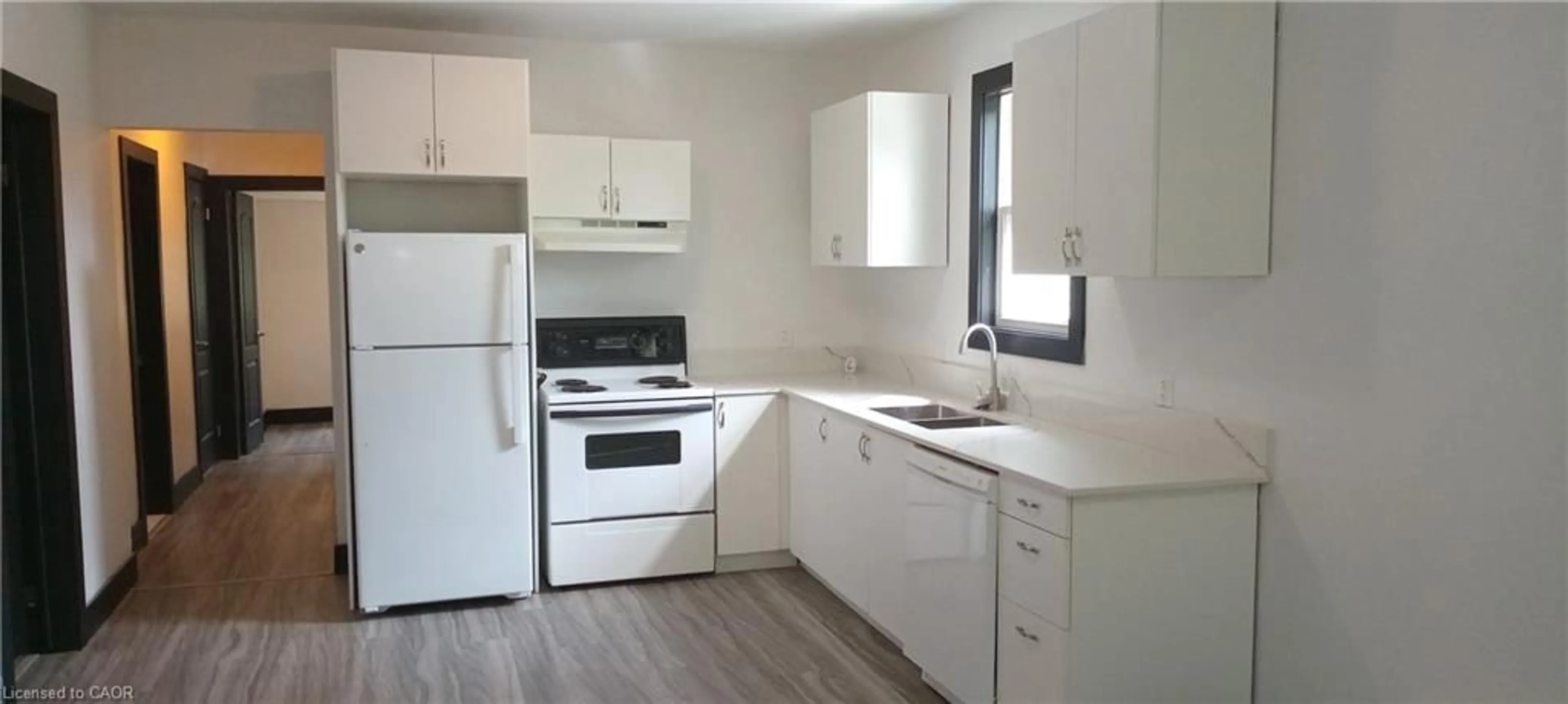Standard kitchen, wood/laminate floor for 98 Welland St, Thorold Ontario L2V 2C1