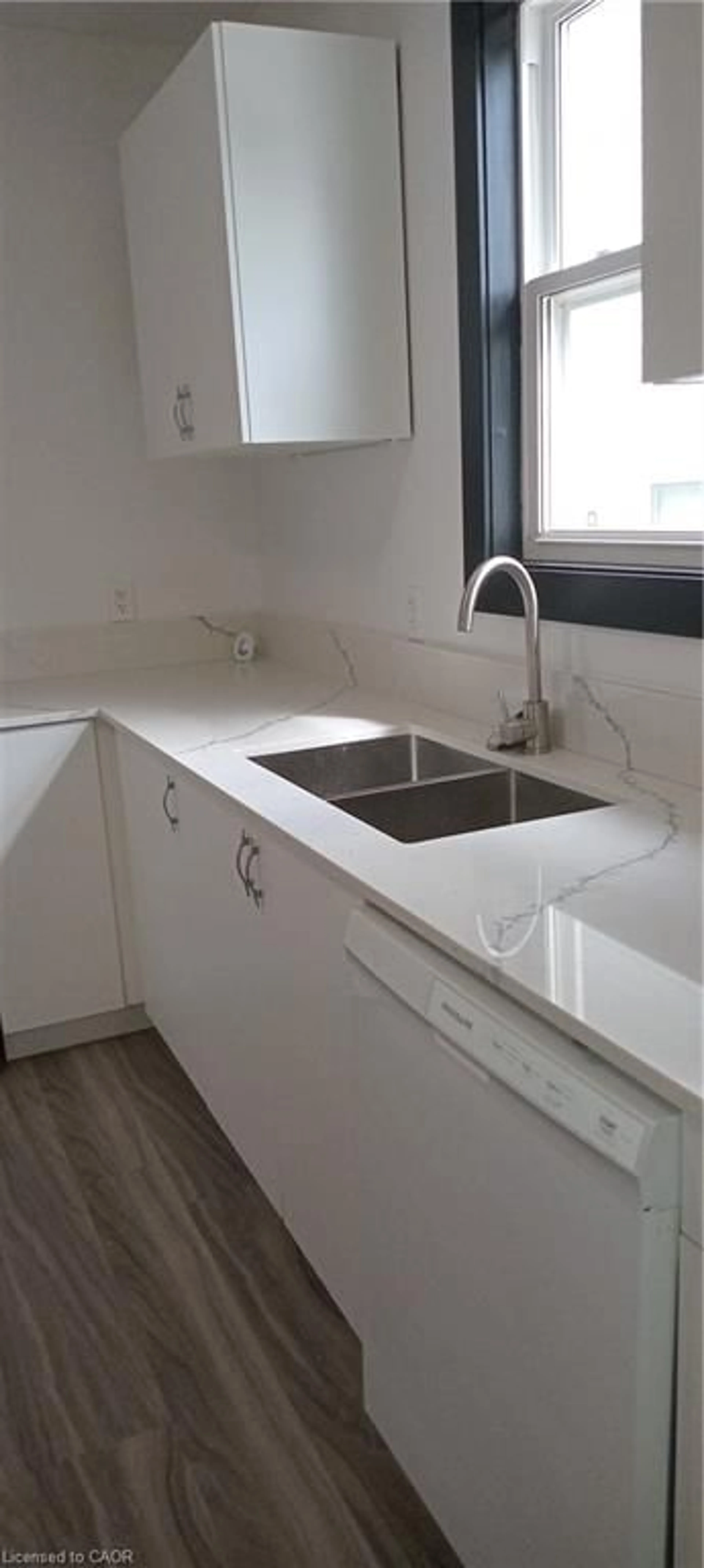 Standard kitchen, unknown for 98 Welland St, Thorold Ontario L2V 2C1