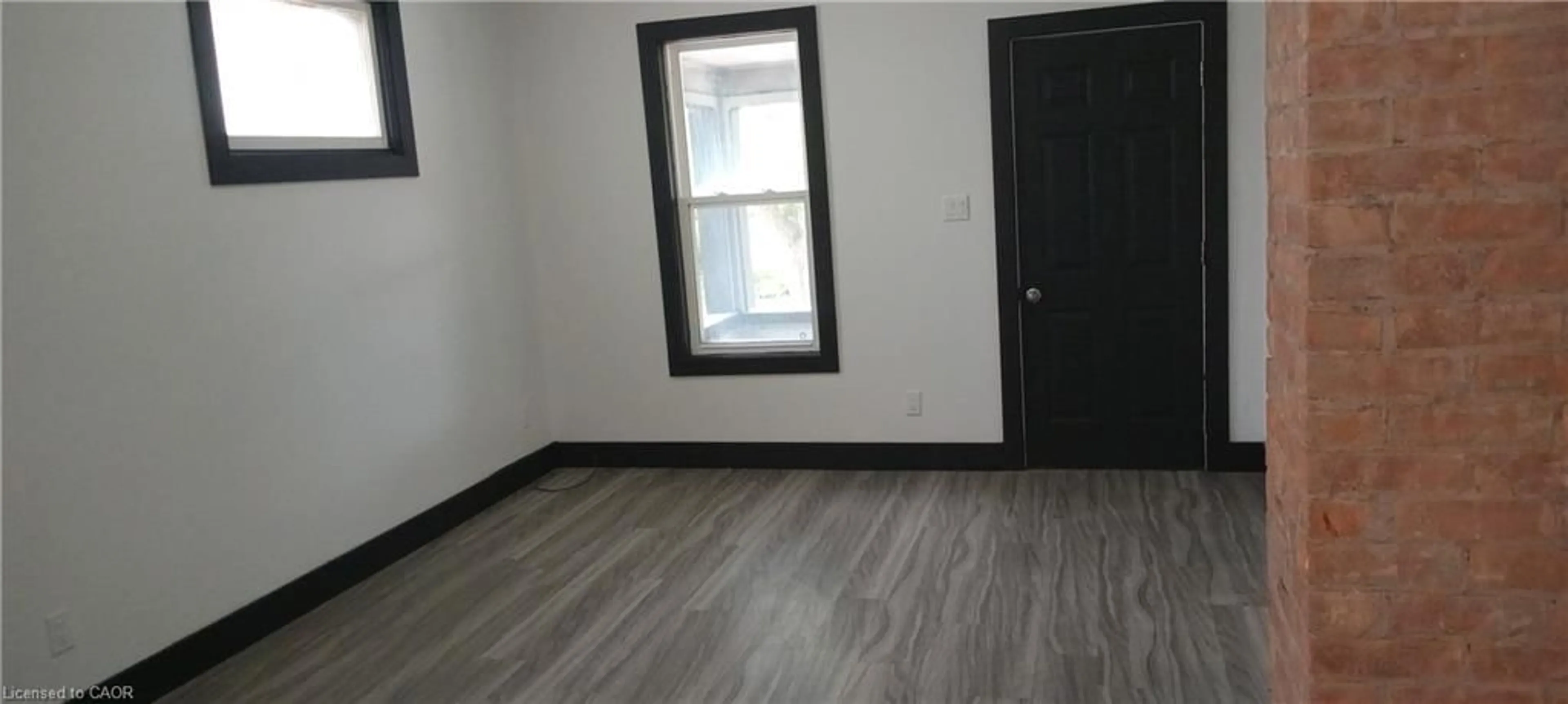 A pic of a room for 98 Welland St, Thorold Ontario L2V 2C1