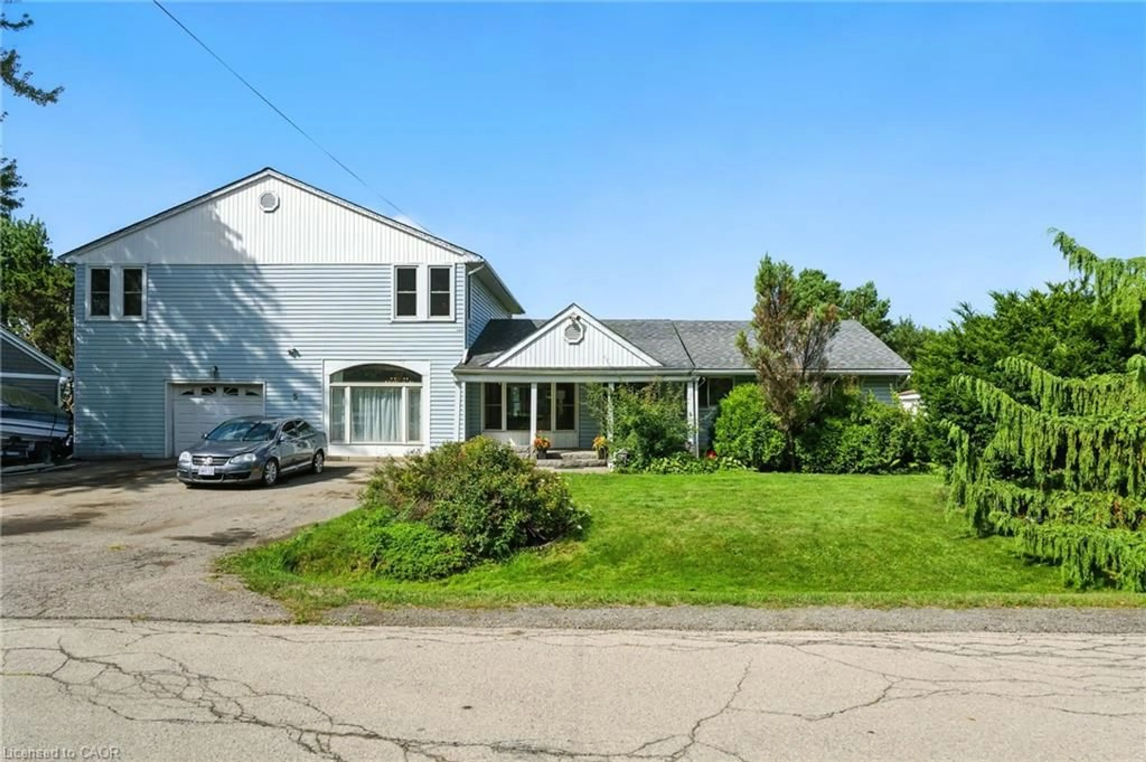 A pic from outside/outdoor area/front of a property/back of a property/a pic from drone, street for 5 Mazza Ave, Dundas Ontario L9H 5E2