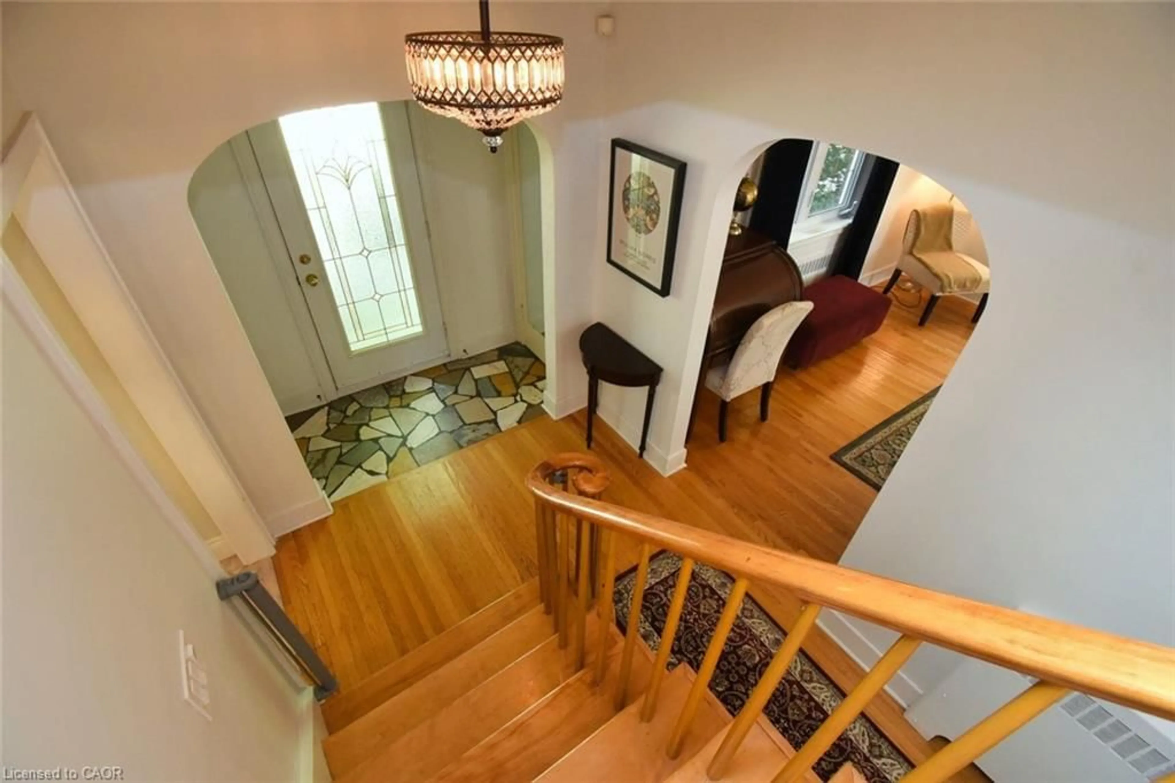 Indoor foyer for 200 Concession St, Hamilton Ontario L9A 1A9