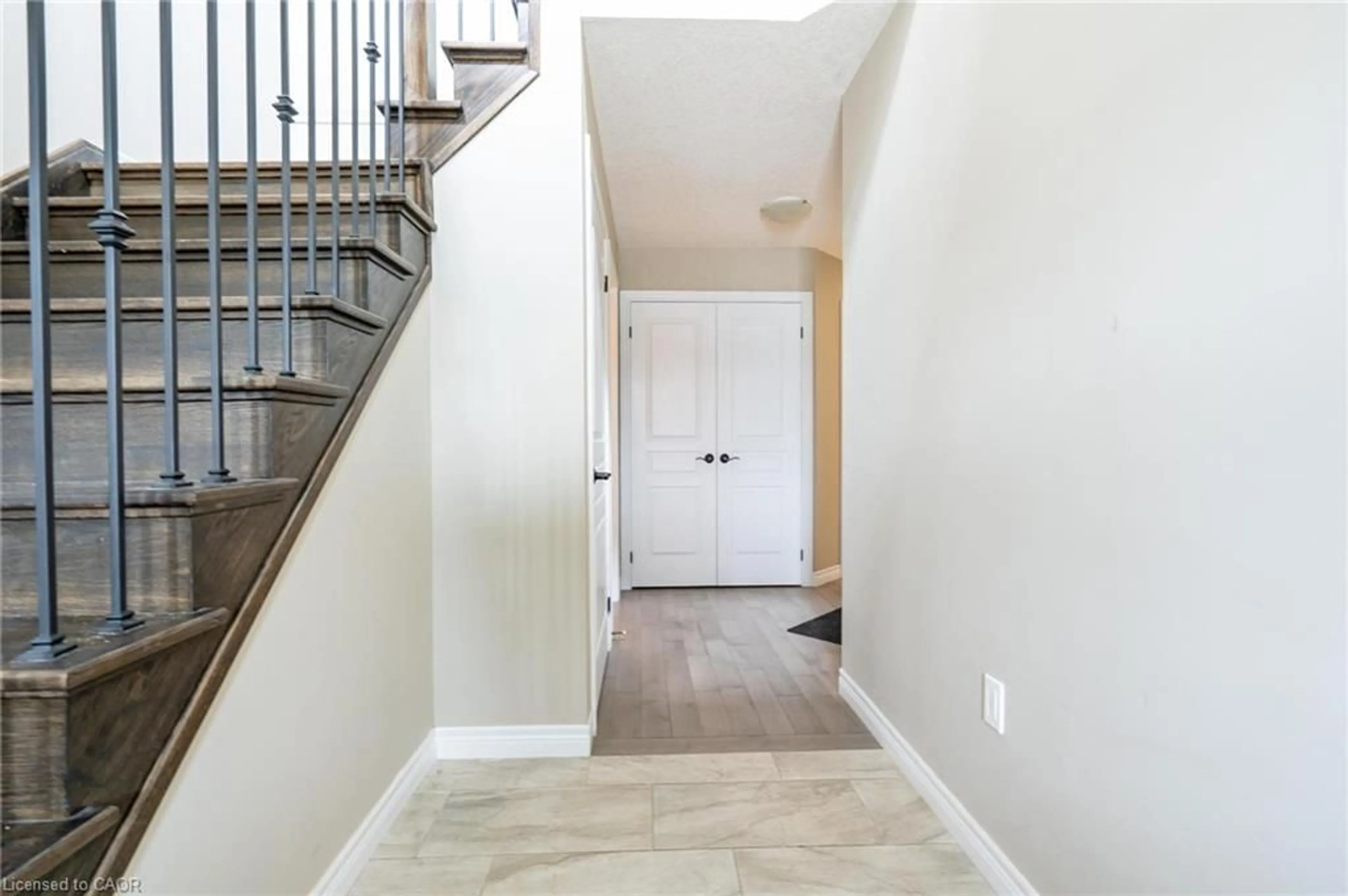 Indoor entryway for 5 Reith St, Grand Valley Ontario L9W 7P1