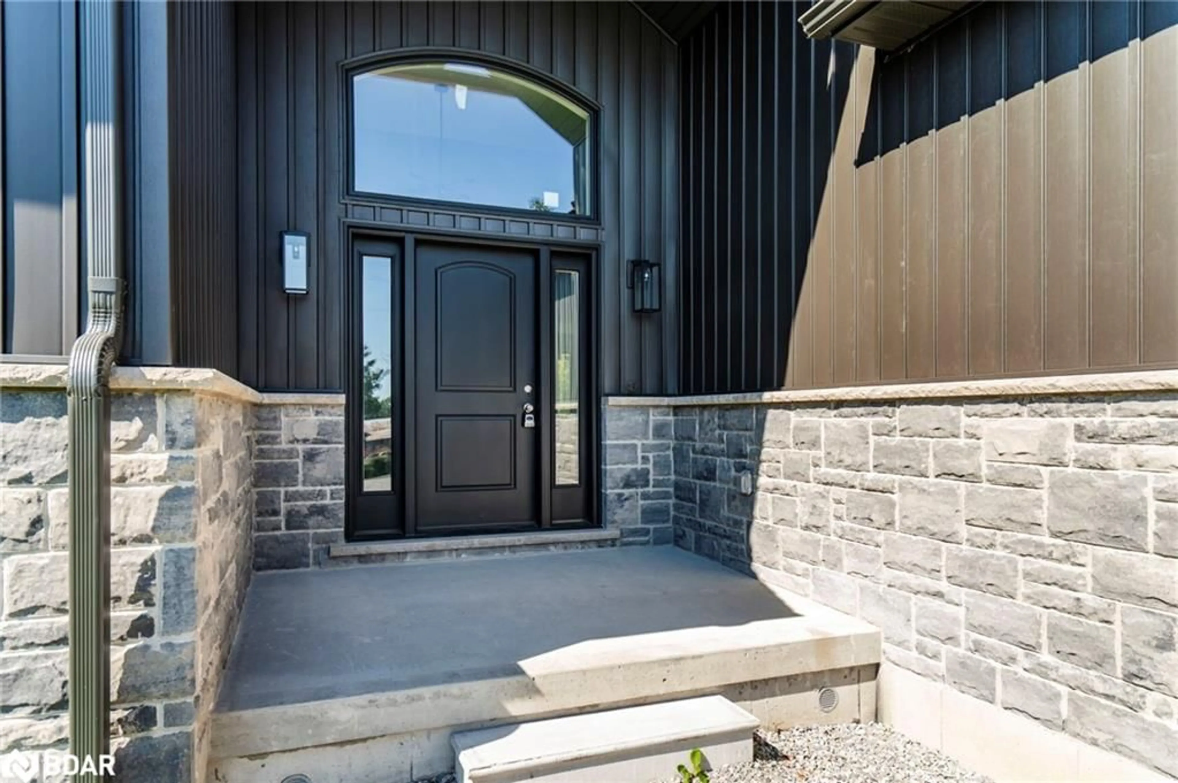 Indoor entryway for 4552 5th Line North Line, Oro-Medonte Ontario L0L 1V0