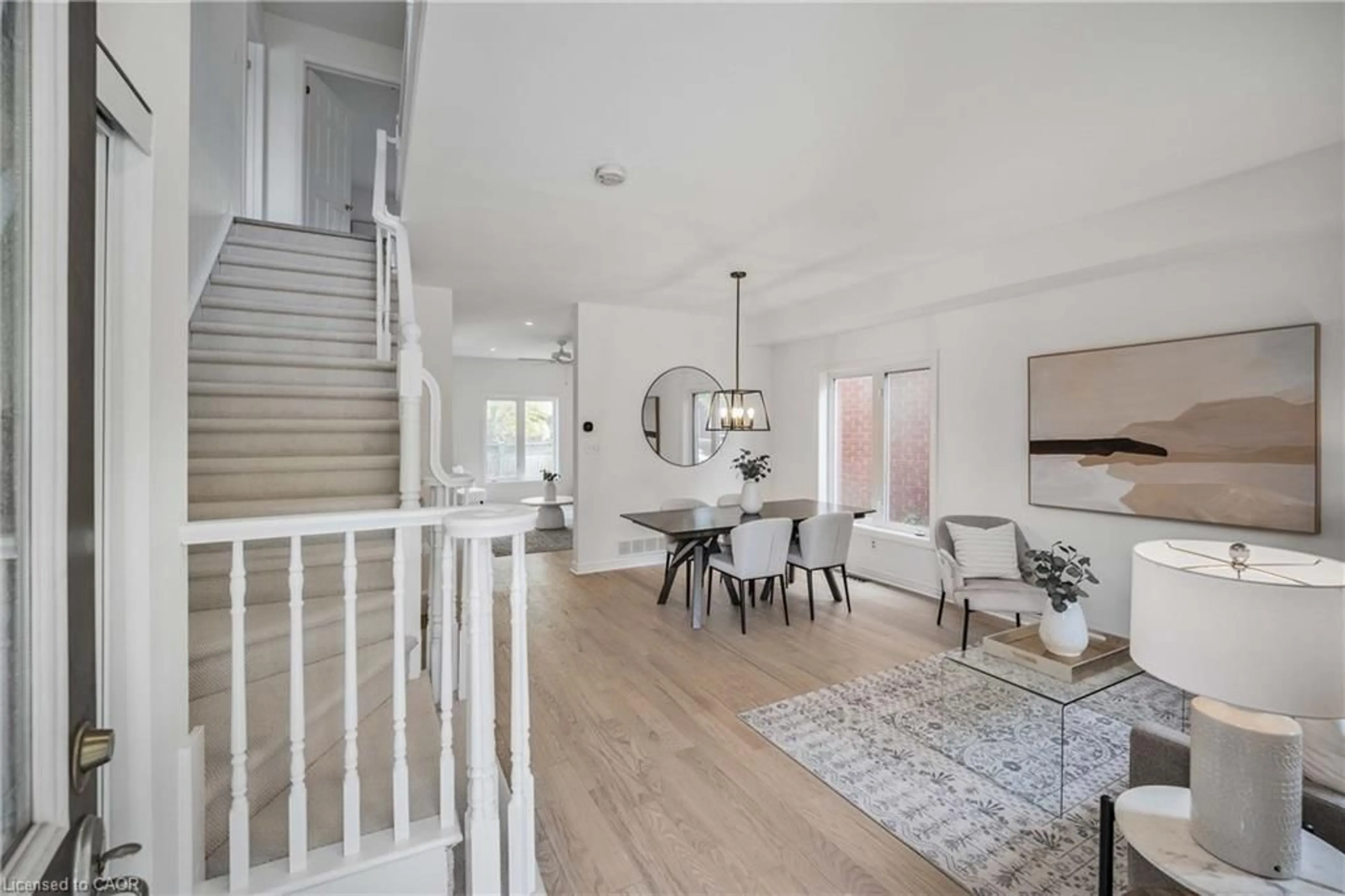 Indoor entryway for 5228 Garland Cres, Burlington Ontario L7L 7K9